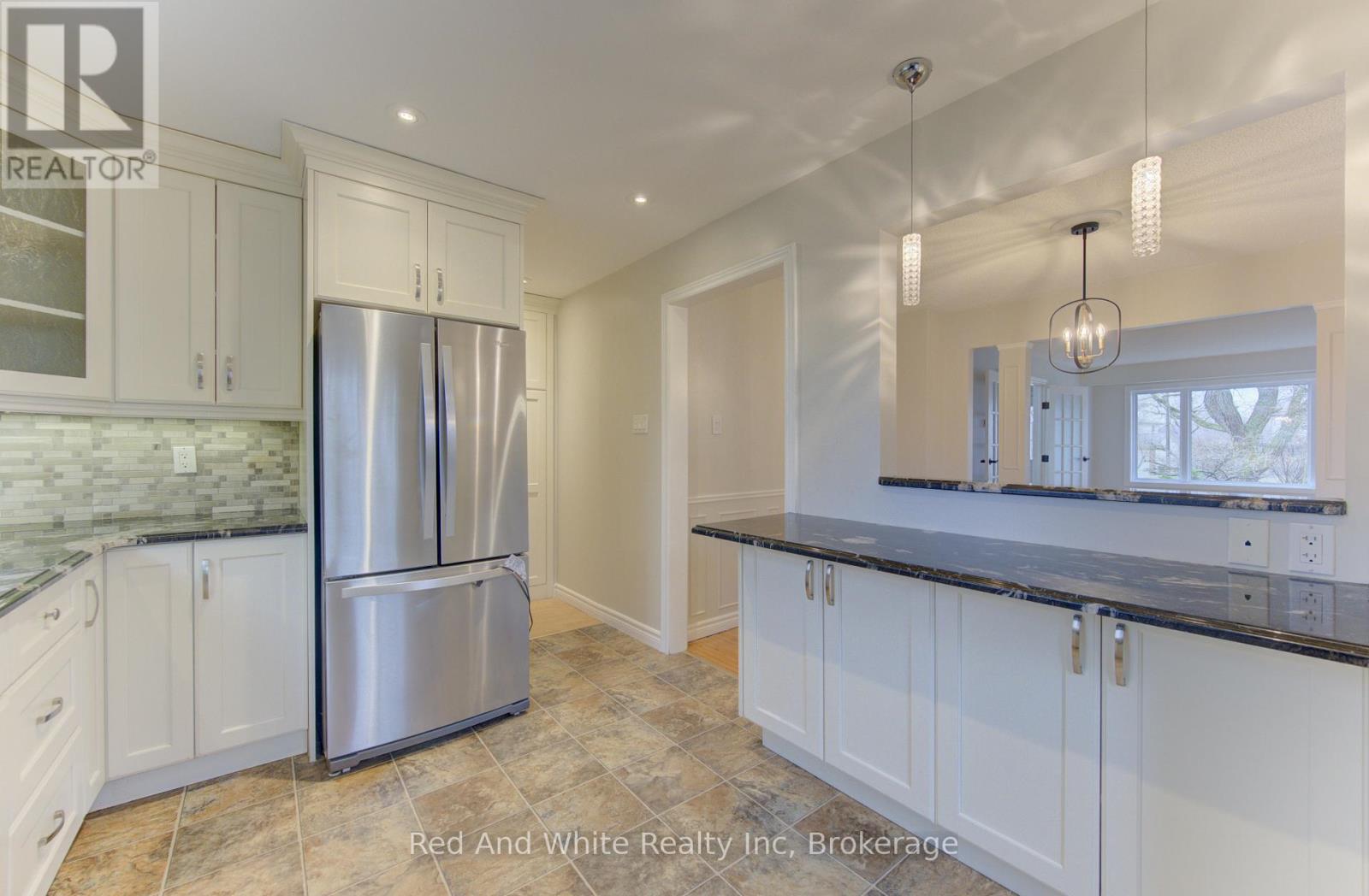 34 Forest Glen Court, Kitchener, Ontario  N2N 1E2 - Photo 11 - X12994152