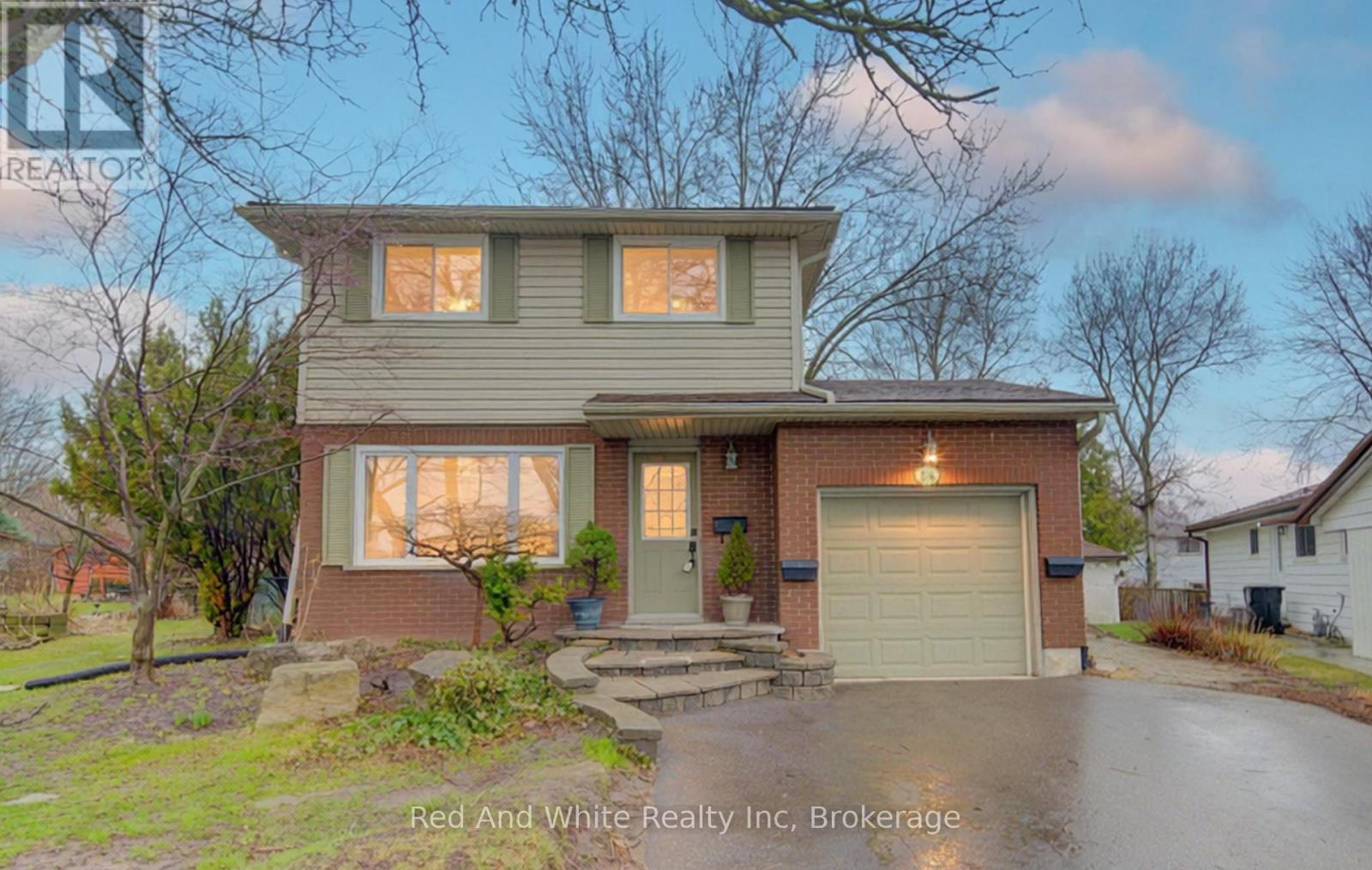 34 Forest Glen Court, Kitchener, Ontario  N2N 1E2 - Photo 2 - X12994152