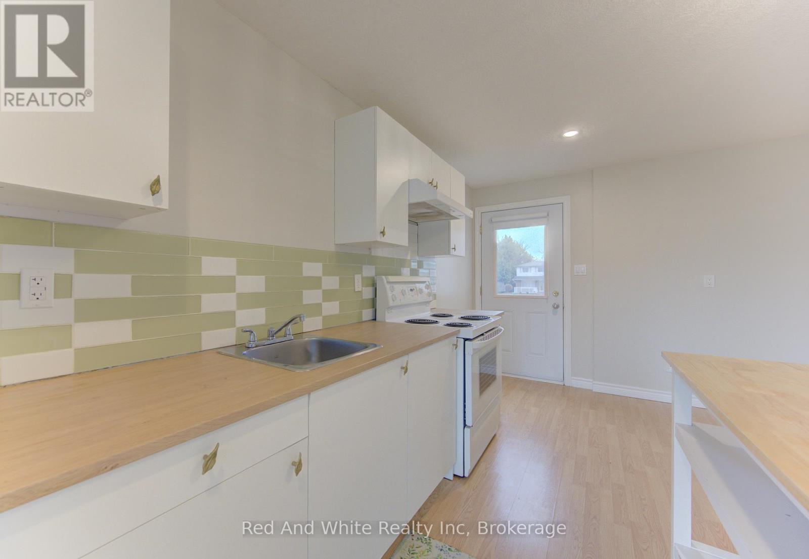 34 Forest Glen Court, Kitchener, Ontario  N2N 1E2 - Photo 27 - X12994152