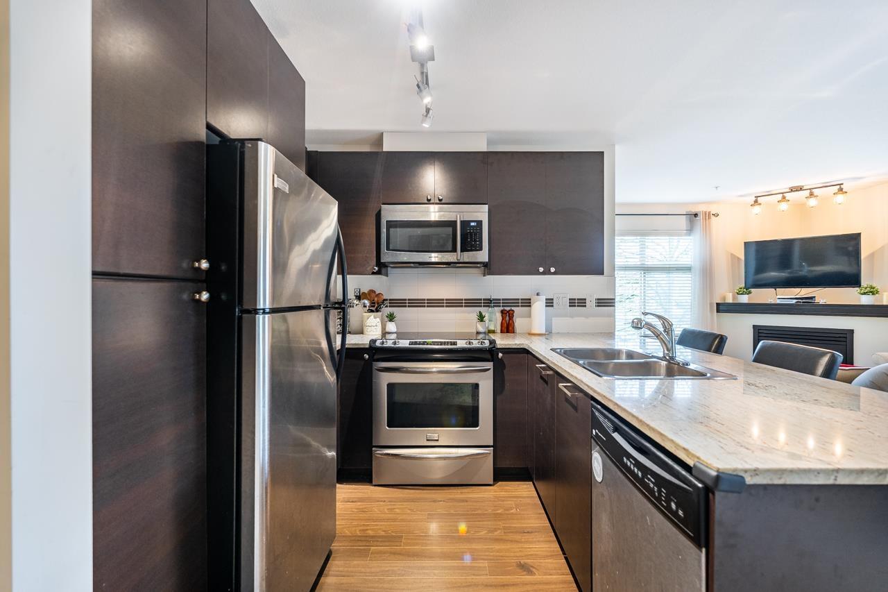 212 6500 194th Street, Surrey, British Columbia  V4N 5X4 - Photo 6 - R3108686