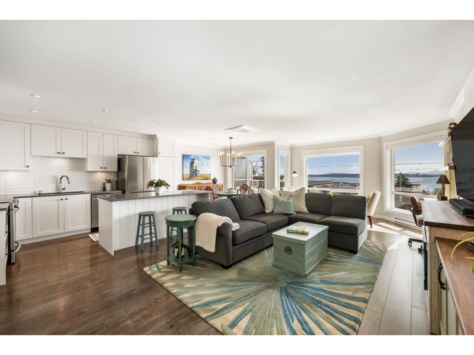 4 15139 BUENA VISTA AVENUE, White Rock, British Columbia