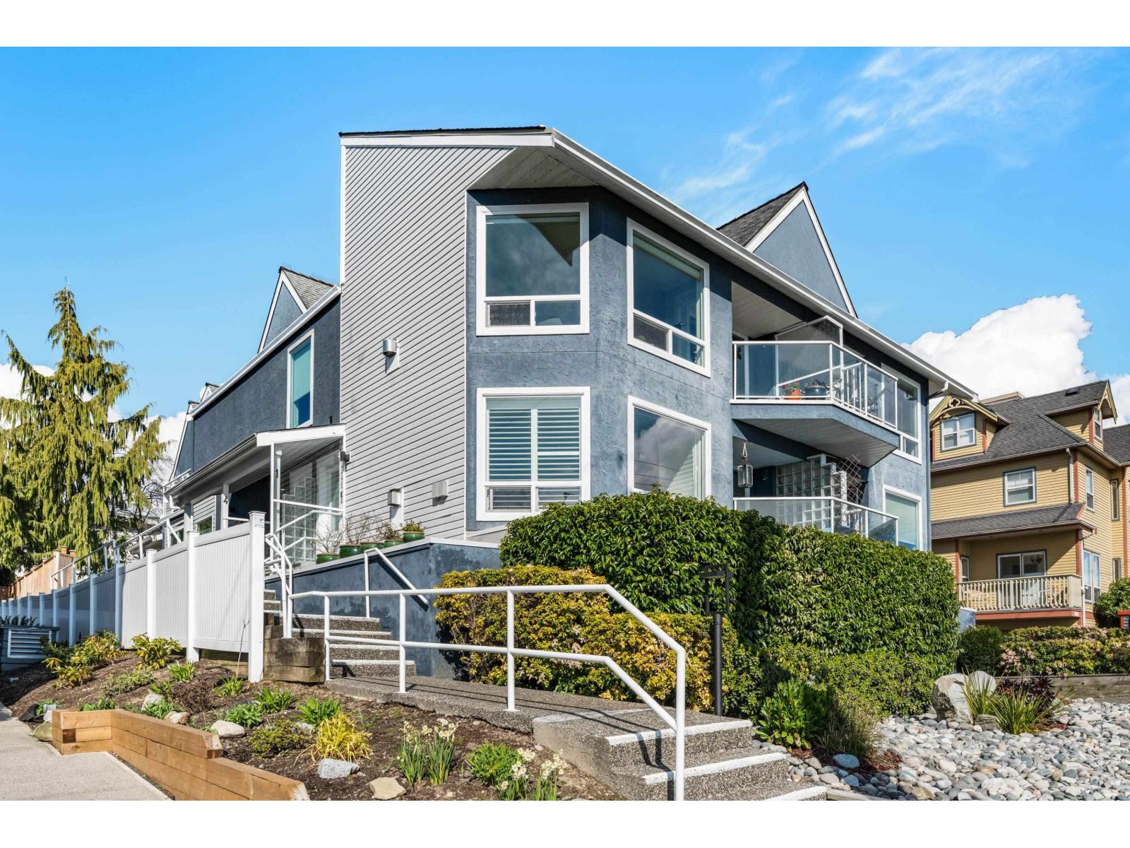 4 15139 Buena Vista Avenue, White Rock, British Columbia  V4B 1Y2 - Photo 2 - R3107261