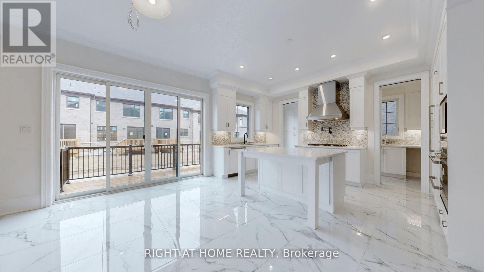 7 Adario Crescent, Vaughan, Ontario  L3L 0G3 - Photo 6 - N12994140