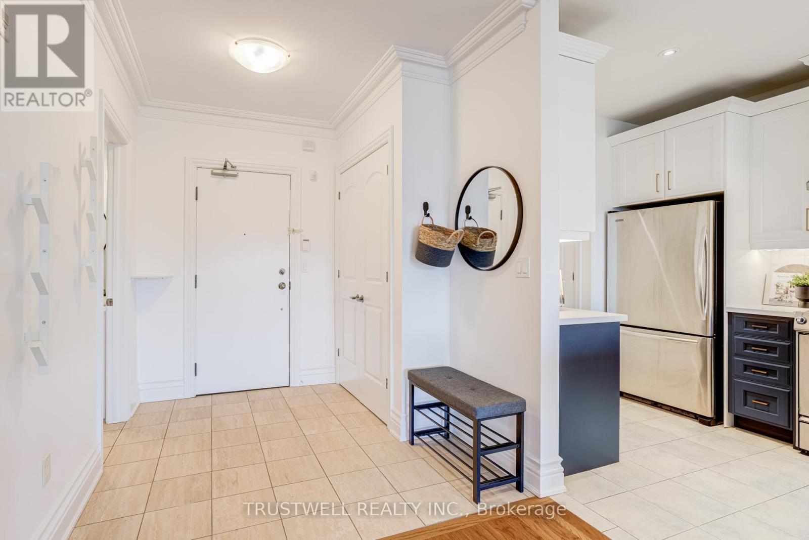 303 - 1 Verclaire Gate, Markham, Ontario  L3R 8N1 - Photo 2 - N12994144