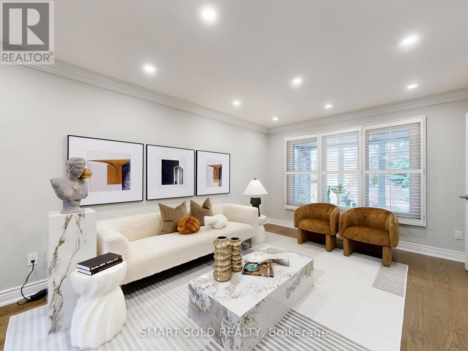 24 Normandy Crescent, Richmond Hill, Ontario  L4C 8L8 - Photo 2 - N12994150