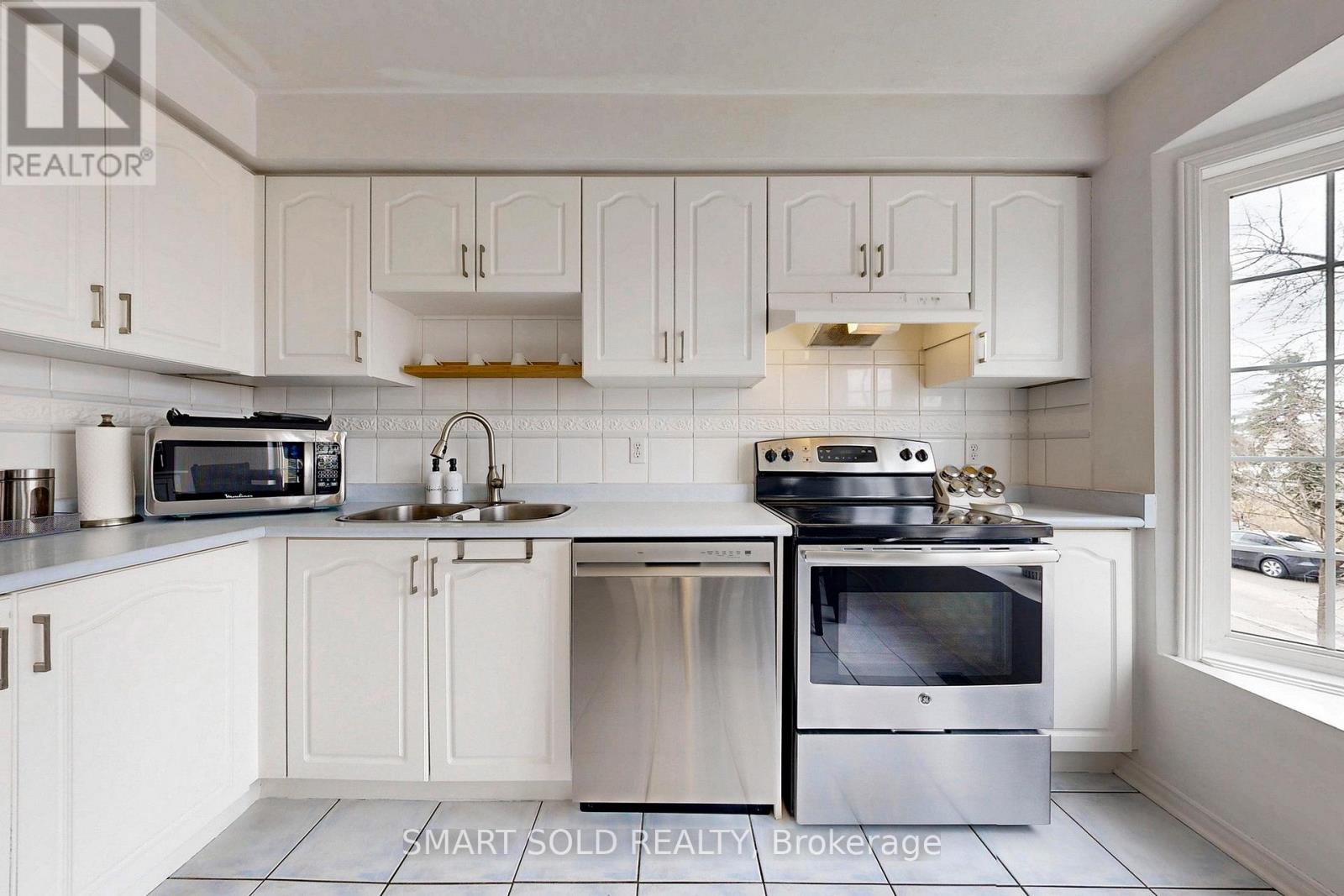 299 Yellowood Circle, Vaughan, Ontario  L4J 8L8 - Photo 16 - N12994158