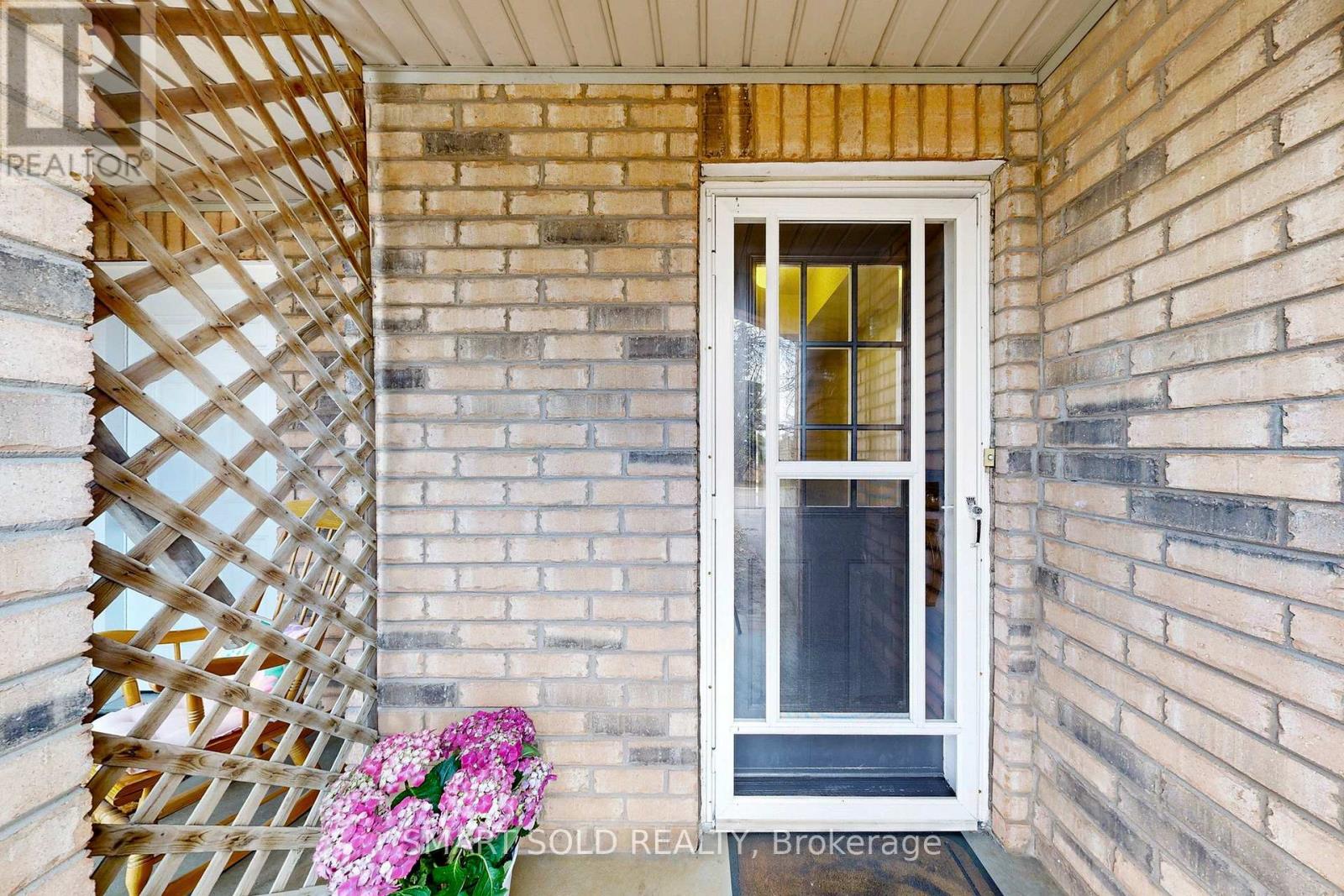 299 Yellowood Circle, Vaughan, Ontario  L4J 8L8 - Photo 9 - N12994158