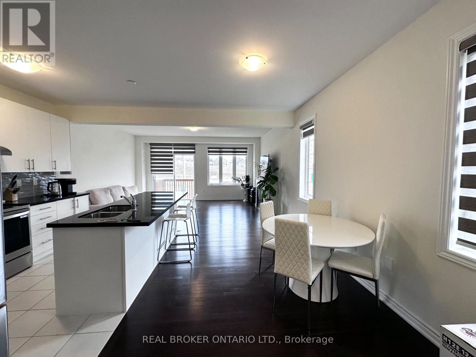 185 Hayrake Street, Brampton, Ontario  L6Z 0K4 - Photo 6 - W12994154