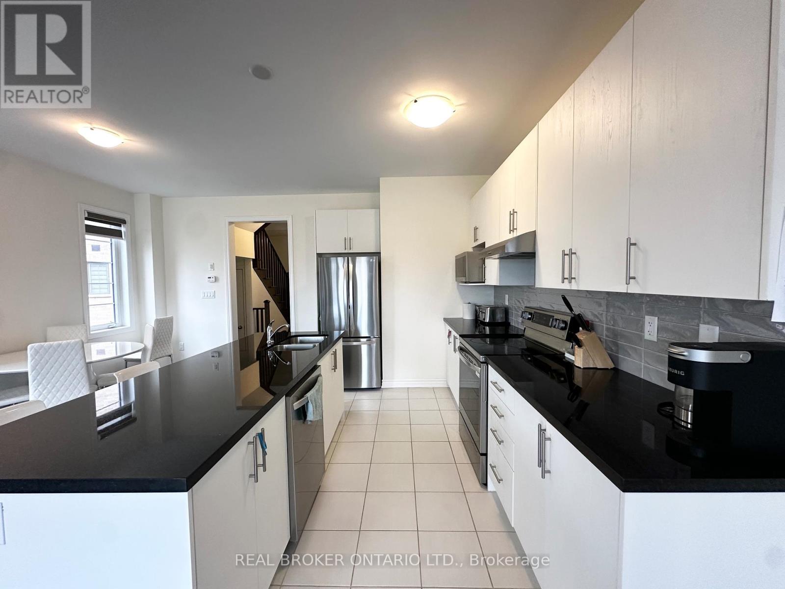 185 Hayrake Street, Brampton, Ontario  L6Z 0K4 - Photo 9 - W12994154