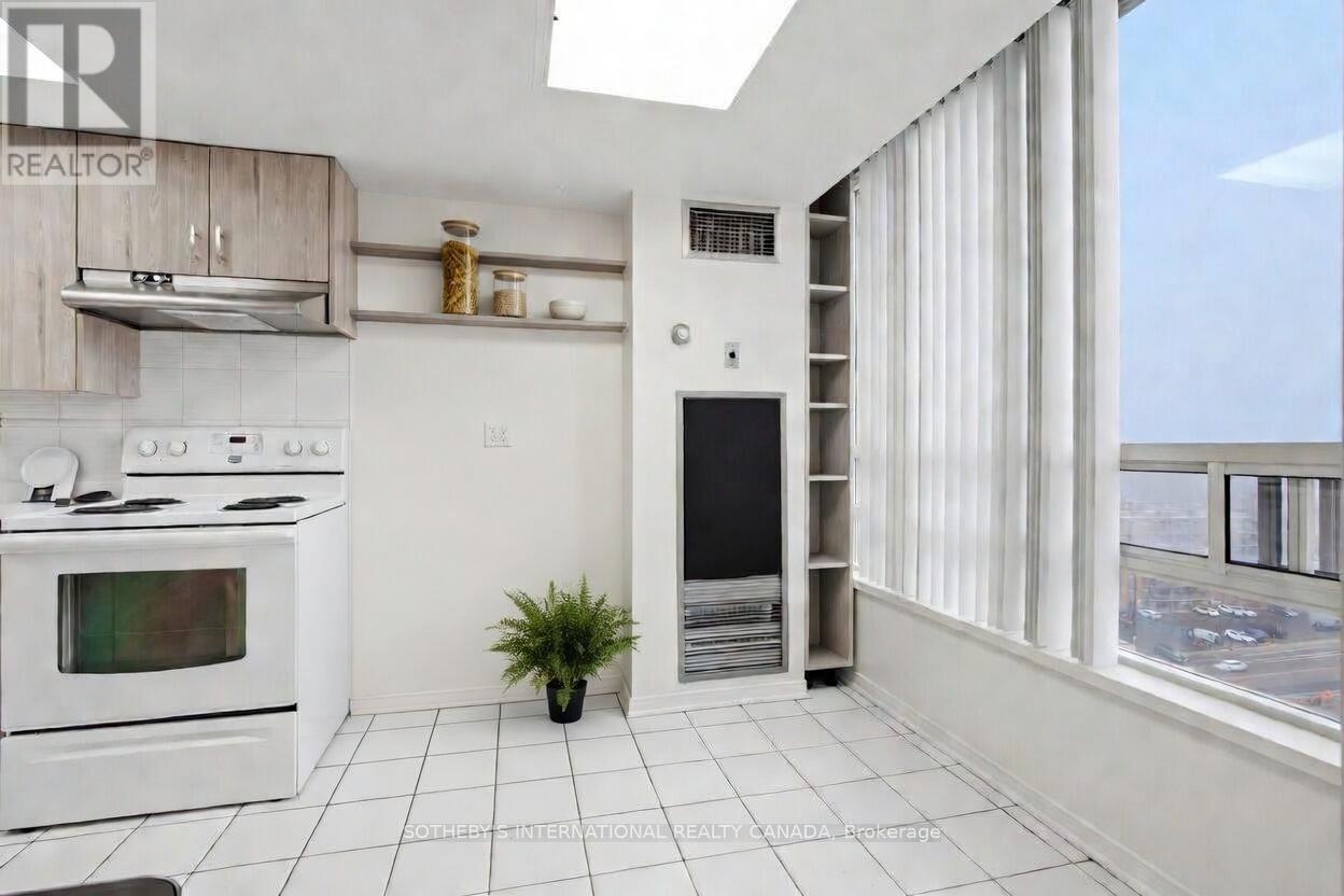 1512 - 75 King Street E, Mississauga, Ontario  L5A 4G5 - Photo 4 - W12994172