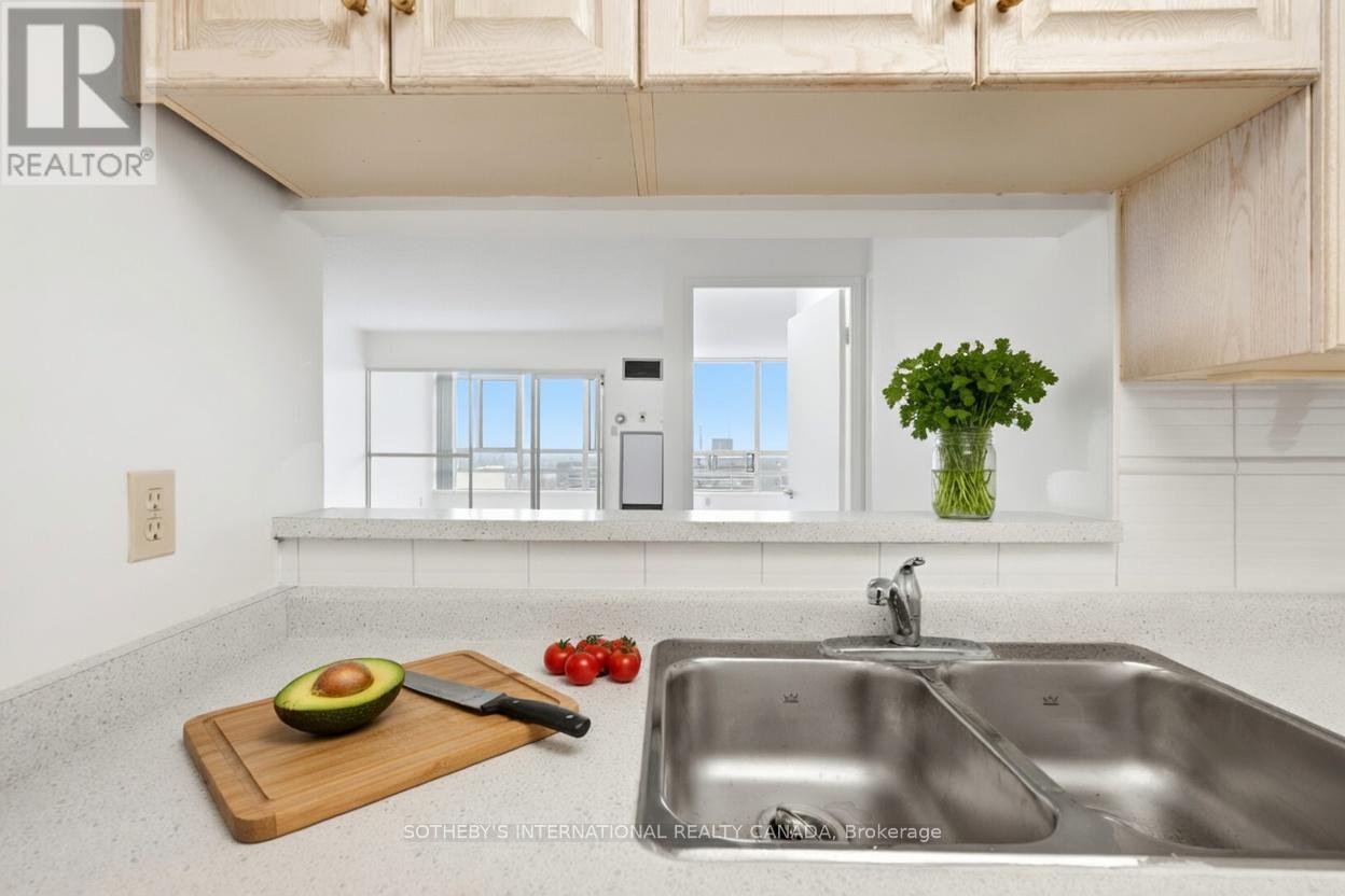 1609 - 75 King Street E, Mississauga, Ontario  L5A 4G5 - Photo 10 - W12994182