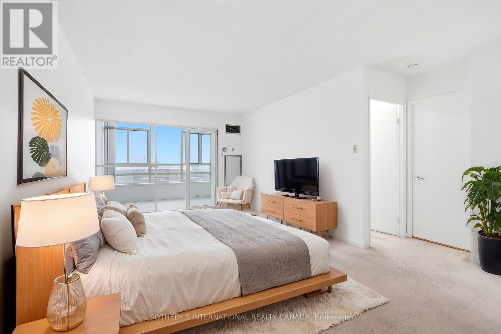 1609 - 75 King Street E, Mississauga, Ontario  L5A 4G5 - Photo 3 - W12994182