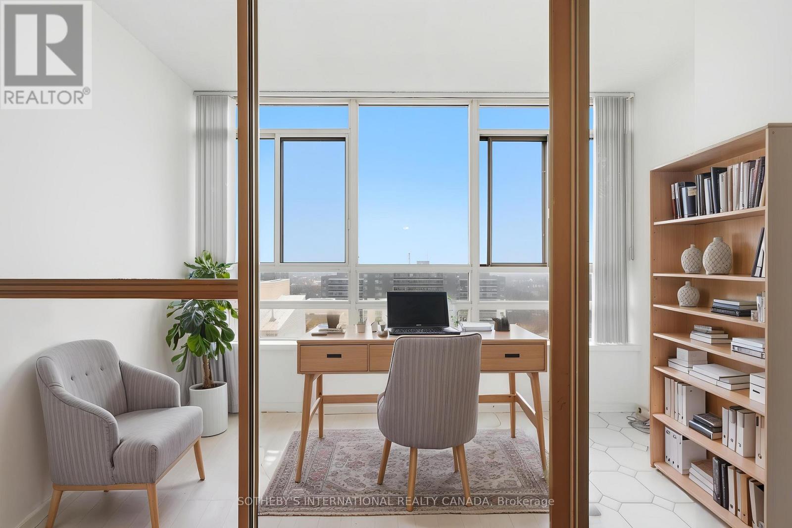 1609 - 75 King Street E, Mississauga, Ontario  L5A 4G5 - Photo 4 - W12994182