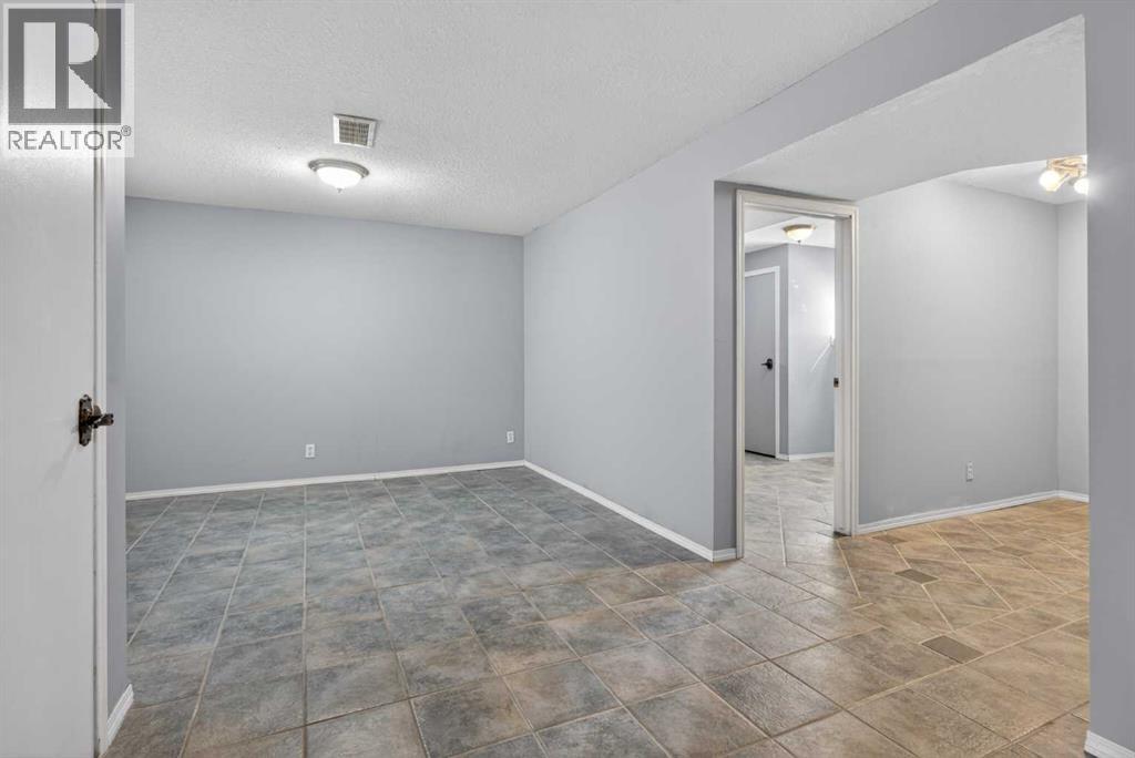 32 Fallingworth Court NE, Calgary, Alberta  T3J 1G4 - Photo 28 - A2301348