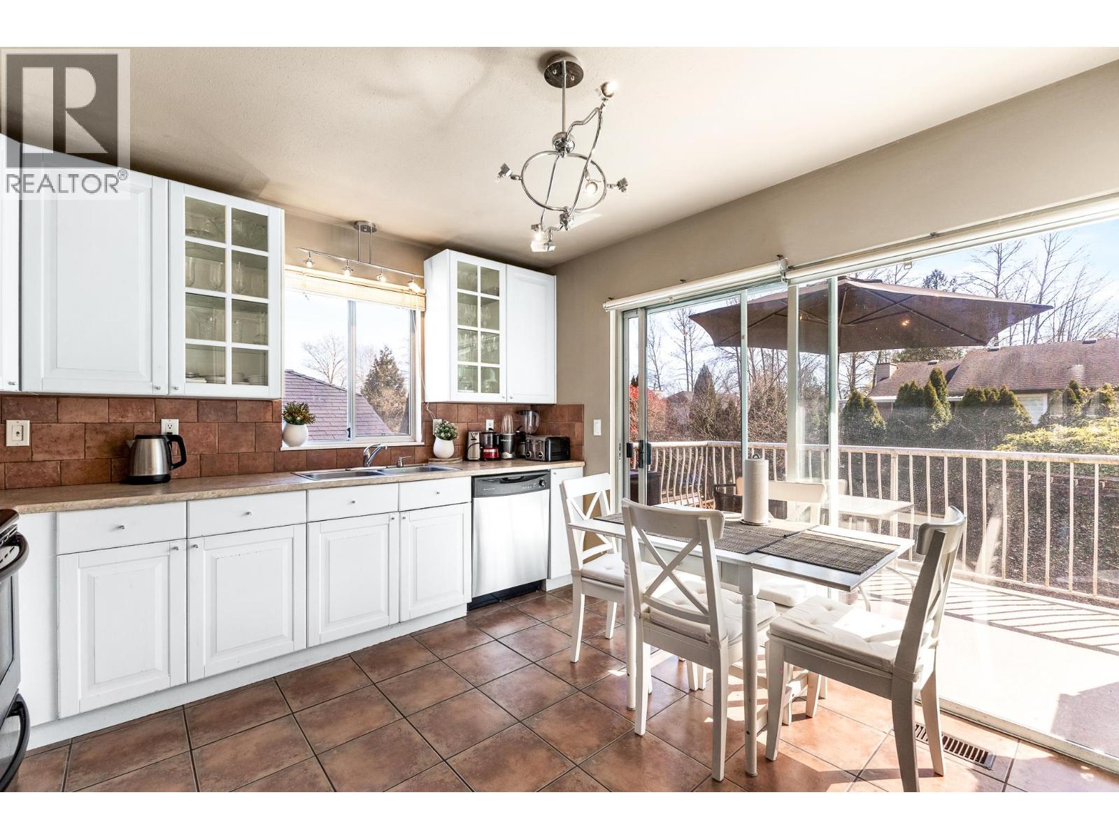 2934 Heckbert Place, Coquitlam, British Columbia  V3C 5B2 - Photo 9 - R3110878