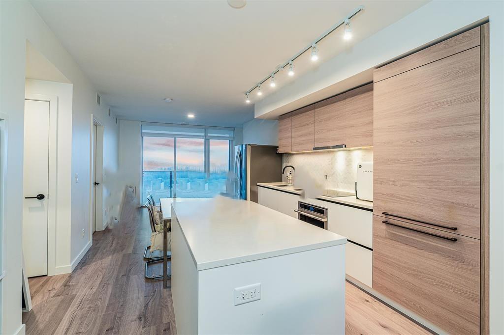 906 13428 105 Avenue, Surrey, British Columbia  V3T 0S6 - Photo 3 - R3109003