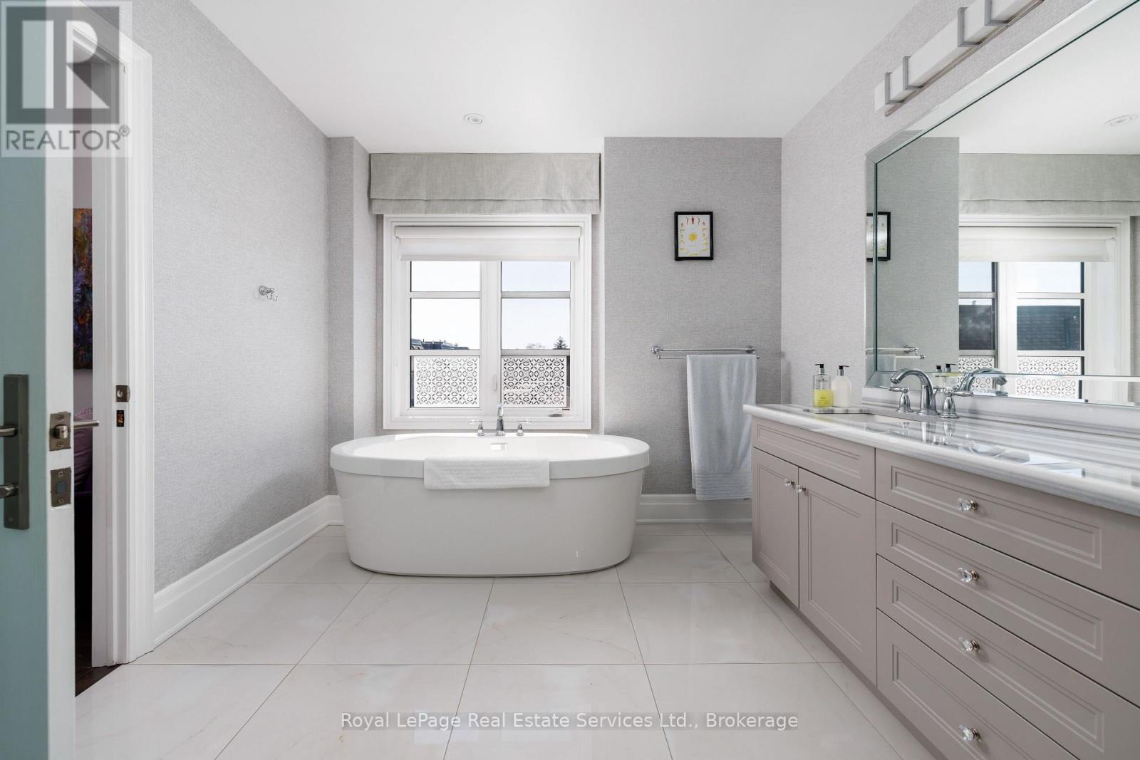 214 Dorval Drive, Oakville, Ontario  L6K 0H3 - Photo 21 - W12994290