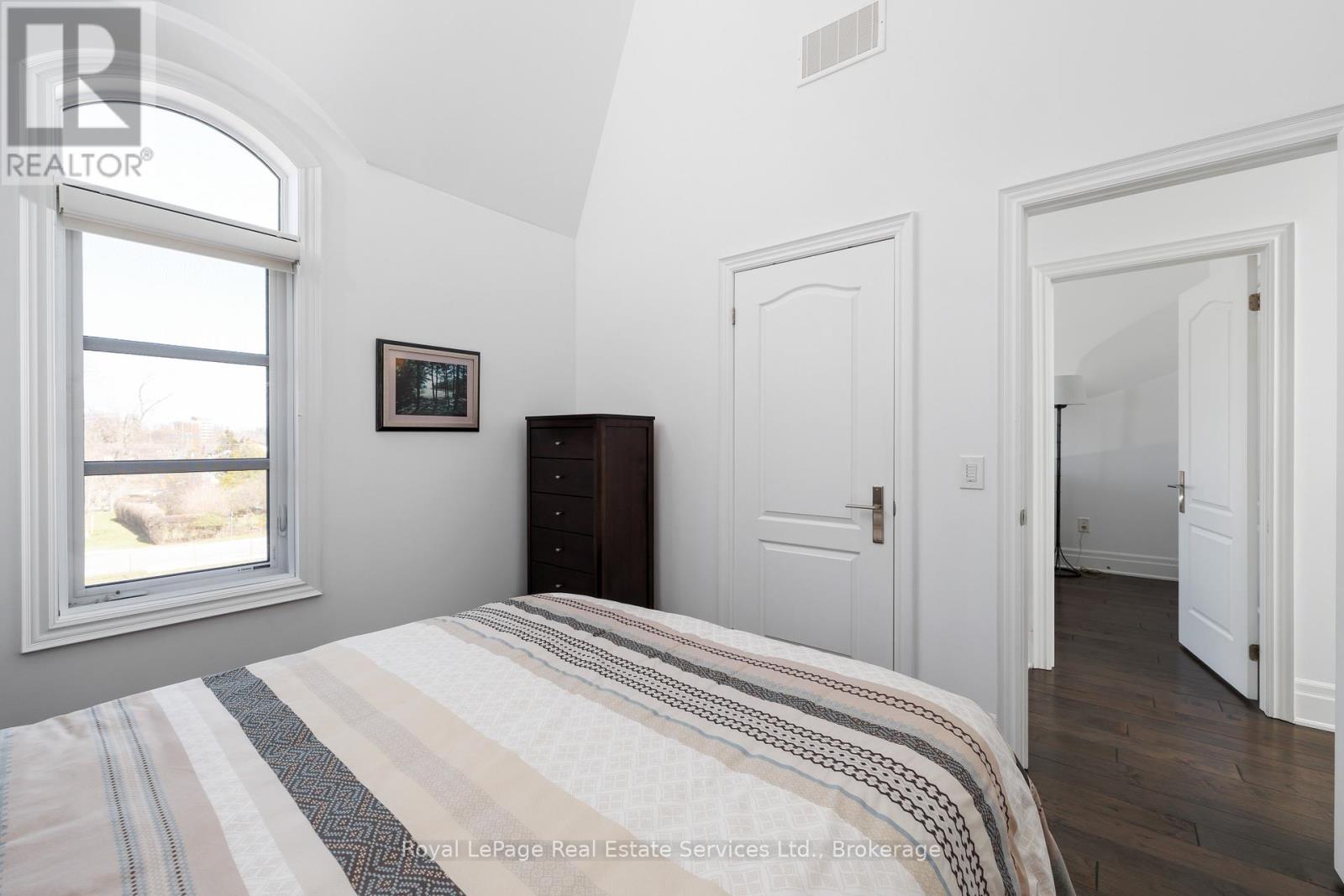 214 Dorval Drive, Oakville, Ontario  L6K 0H3 - Photo 22 - W12994290