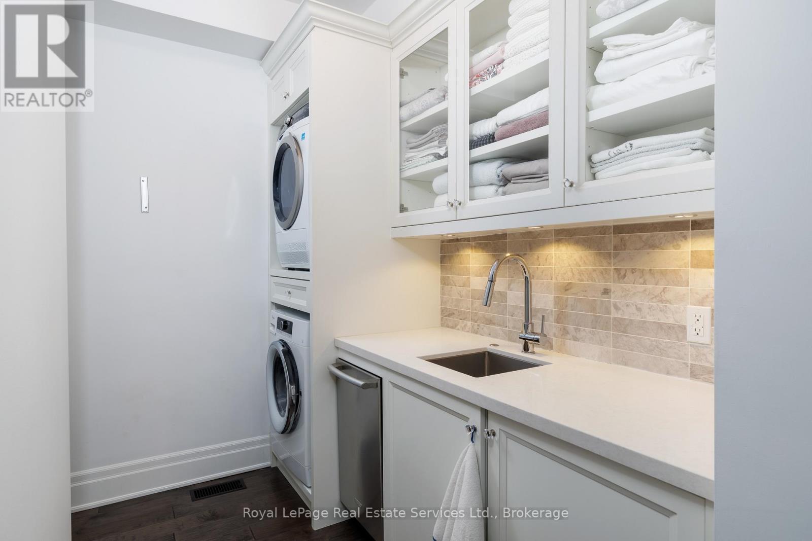 214 Dorval Drive, Oakville, Ontario  L6K 0H3 - Photo 24 - W12994290