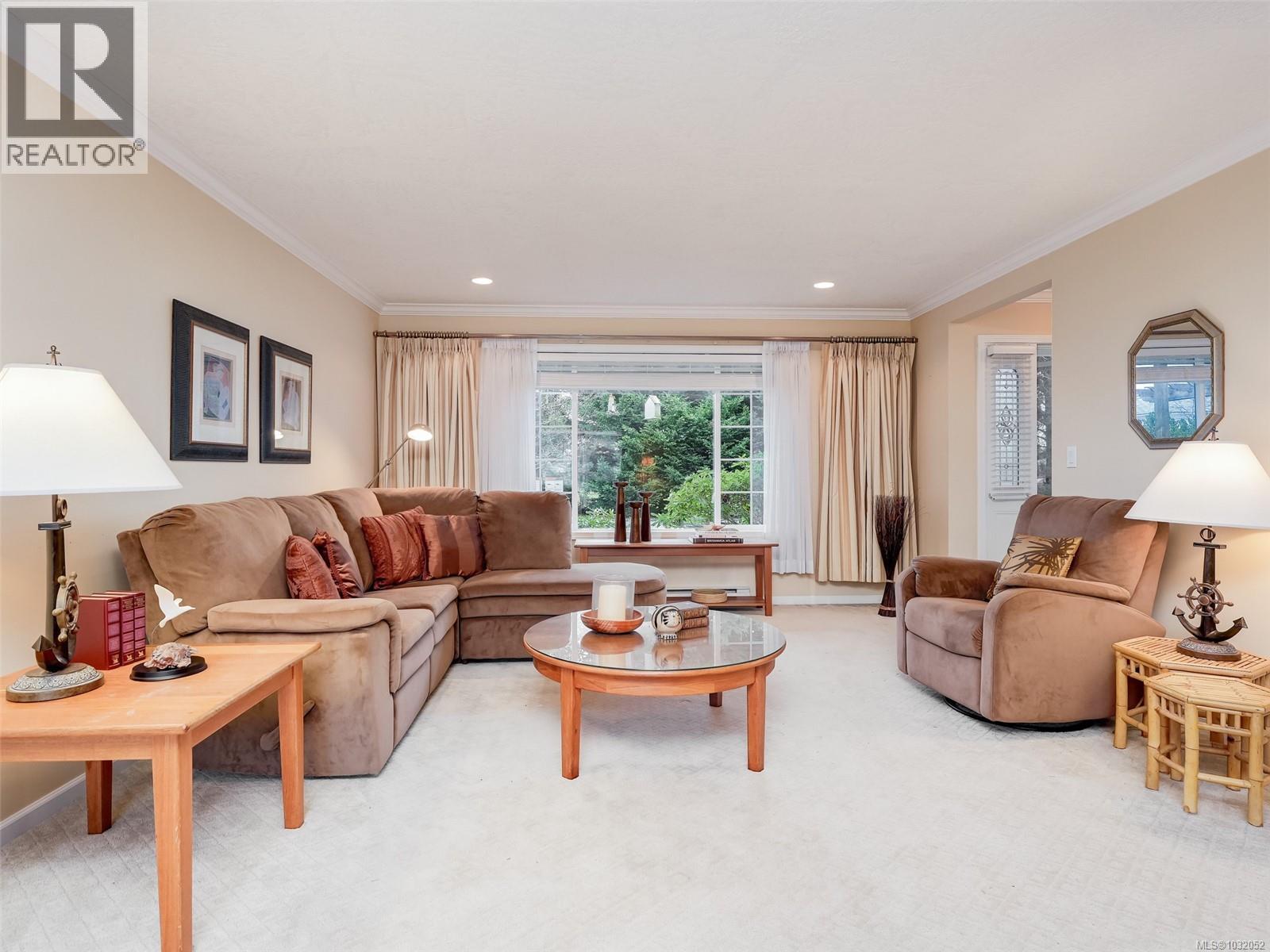 2087 James White Blvd, Sidney, British Columbia  V8L 4G5 - Photo 9 - 1032052