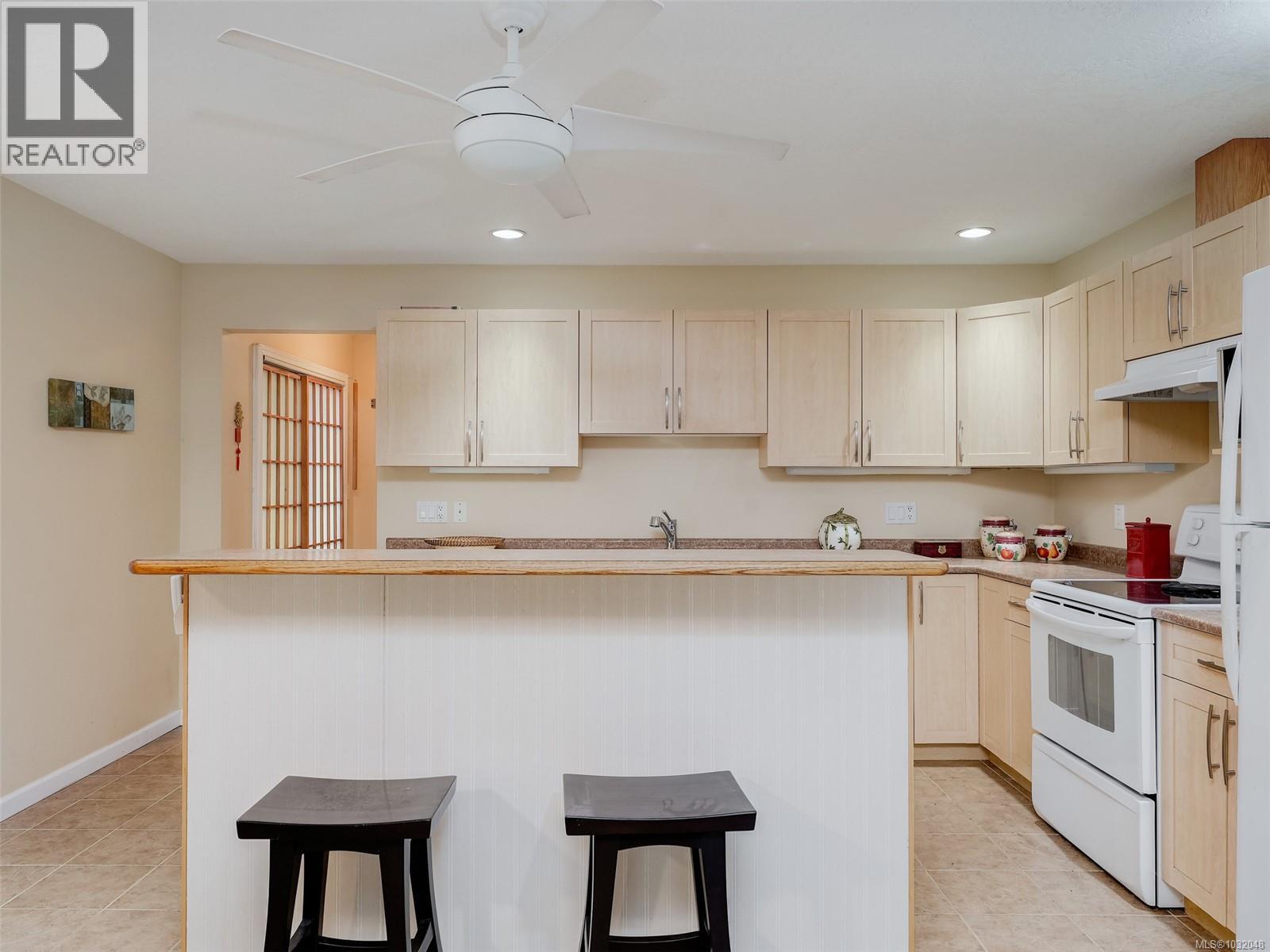 9907 Galaran Rd, Sidney, British Columbia  V8L 4G5 - Photo 6 - 1032048