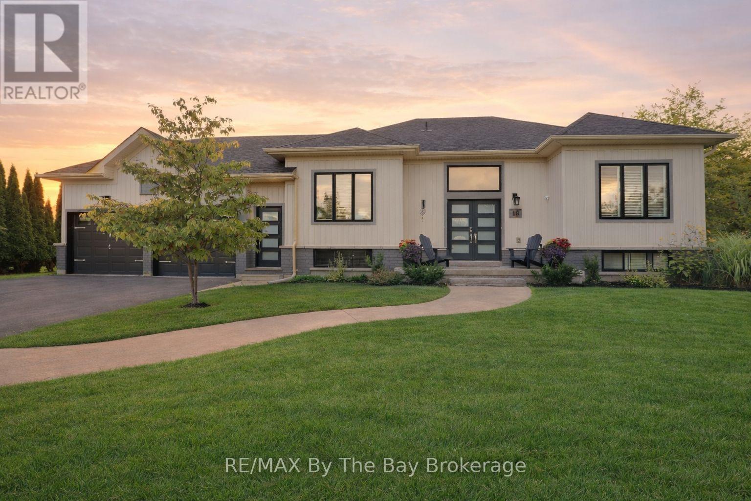 18 MAPLE DRIVE, Clearview, Ontario