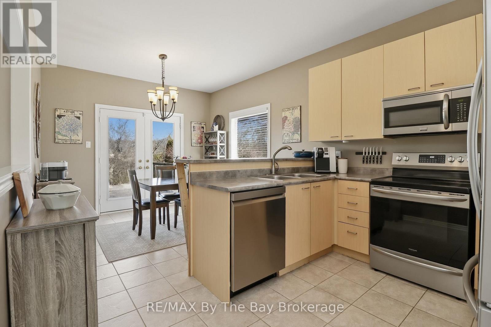 18 Maple Drive, Clearview, Ontario  L9Z 0A7 - Photo 17 - S12994264