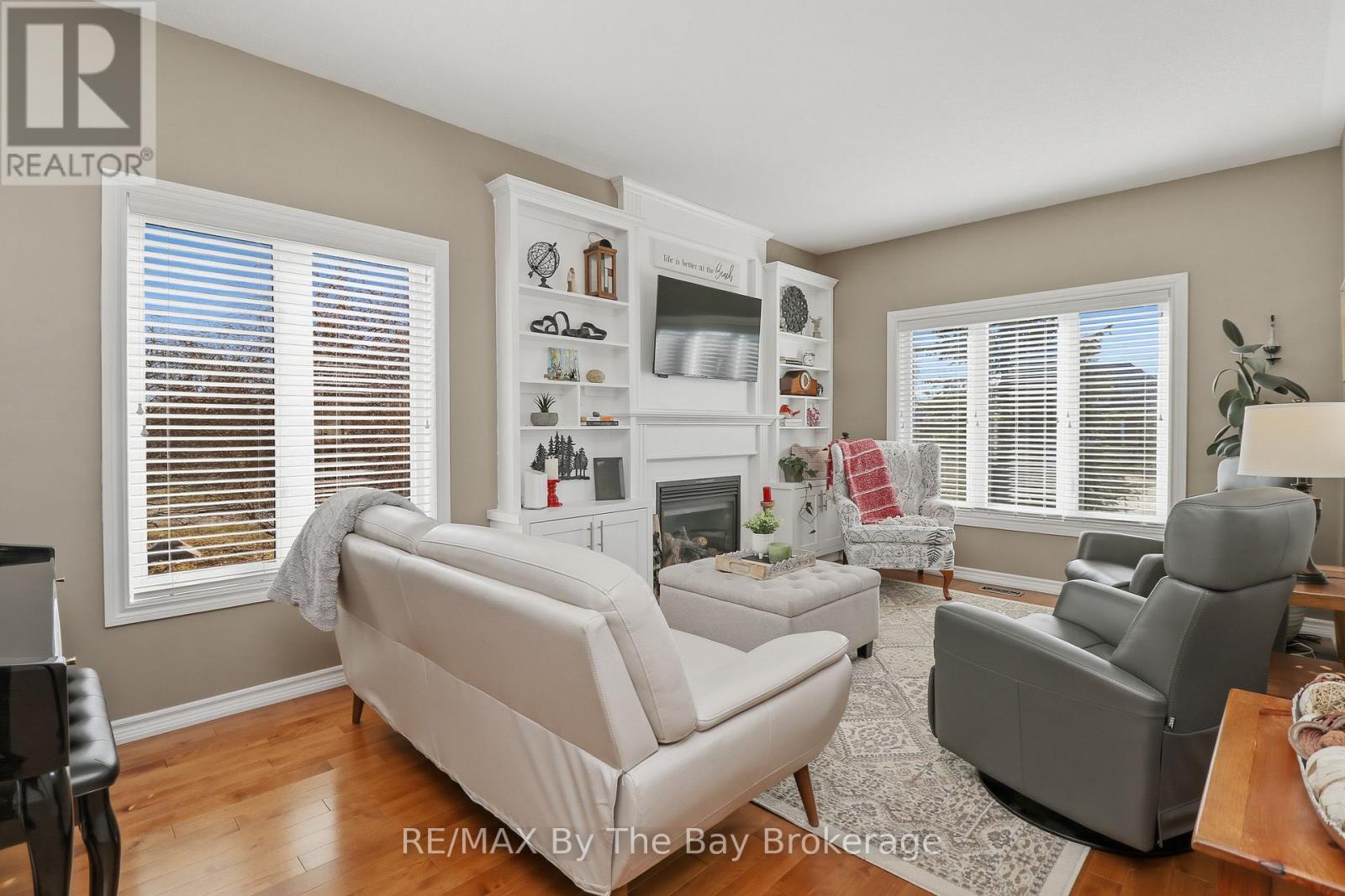 18 Maple Drive, Clearview, Ontario  L9Z 0A7 - Photo 4 - S12994264