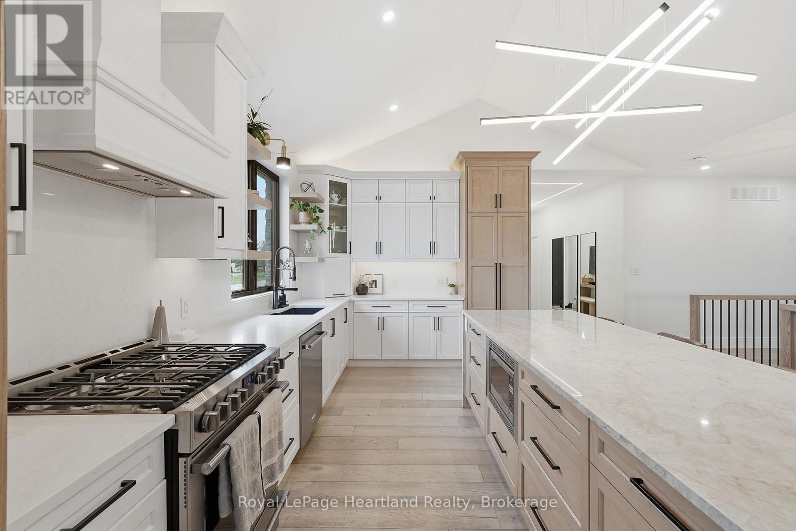 16 Minto Street S, Minto, Ontario  N0G 1M0 - Photo 11 - X12994316