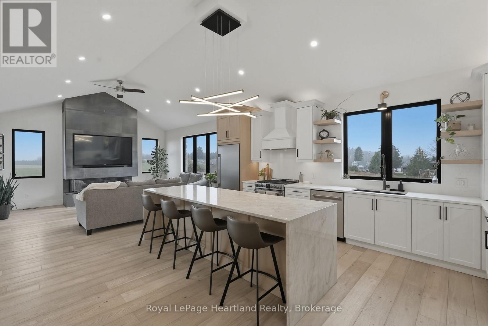 16 Minto Street S, Minto, Ontario  N0G 1M0 - Photo 8 - X12994316