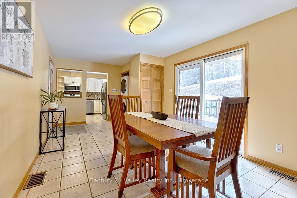 107 Augsburg Road, Bonnechere Valley, Ontario K0J 1T0 - Photo 10 - X12993374