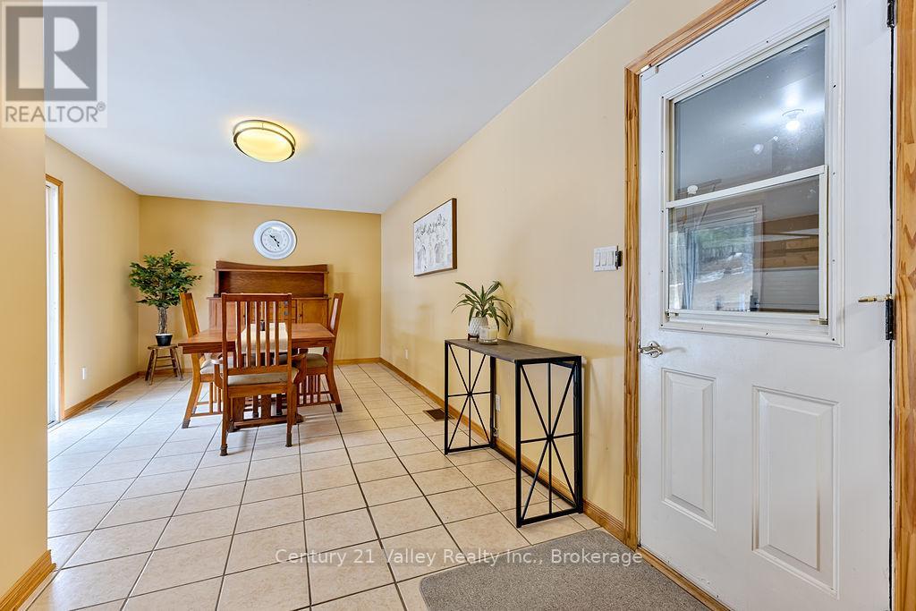 107 Augsburg Road, Bonnechere Valley, Ontario K0J 1T0 - Photo 8 - X12993374