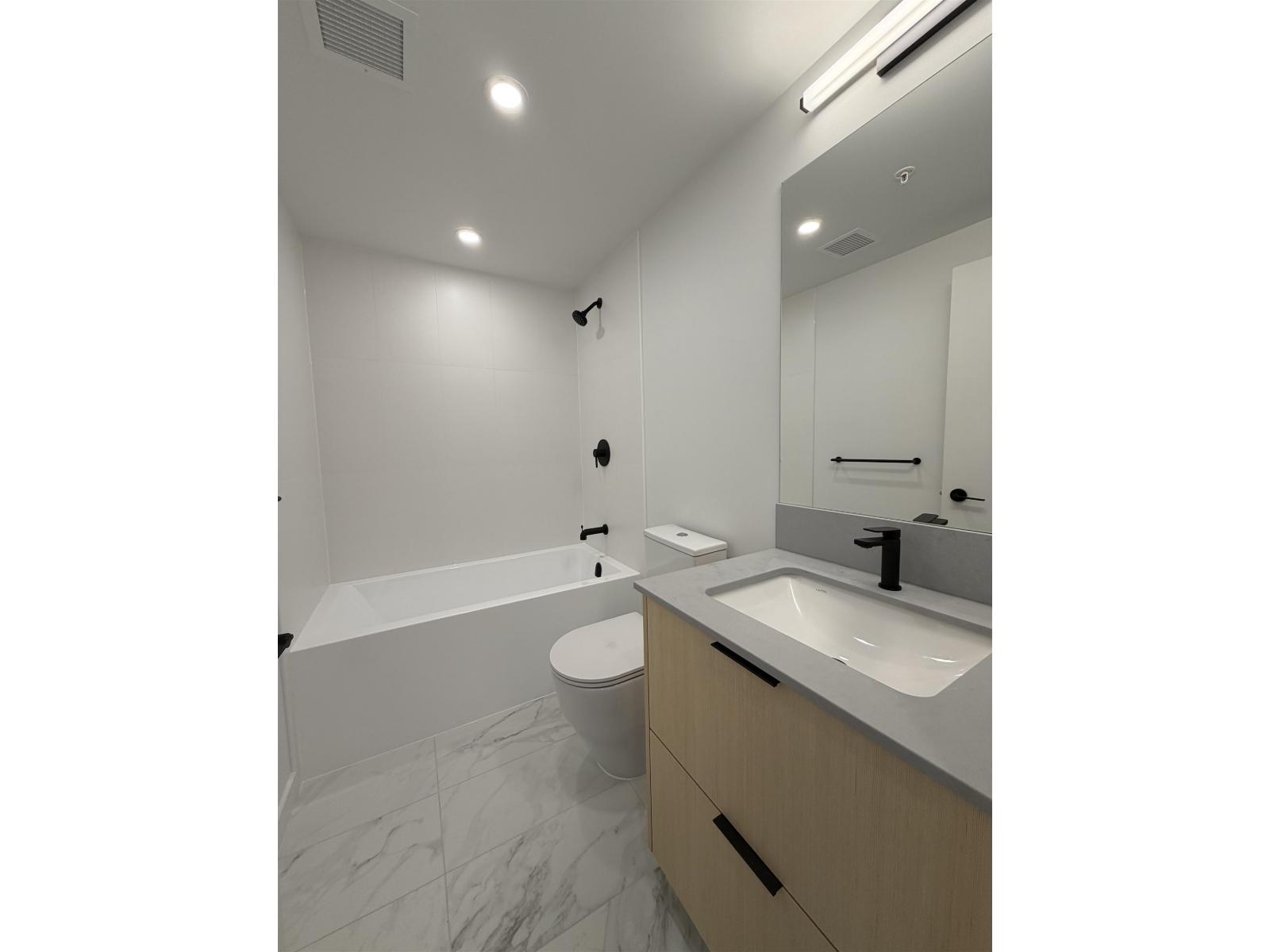 6f 13738 Central Avenue, Surrey, British Columbia V3T 0X5 - Photo 3 - R3111037