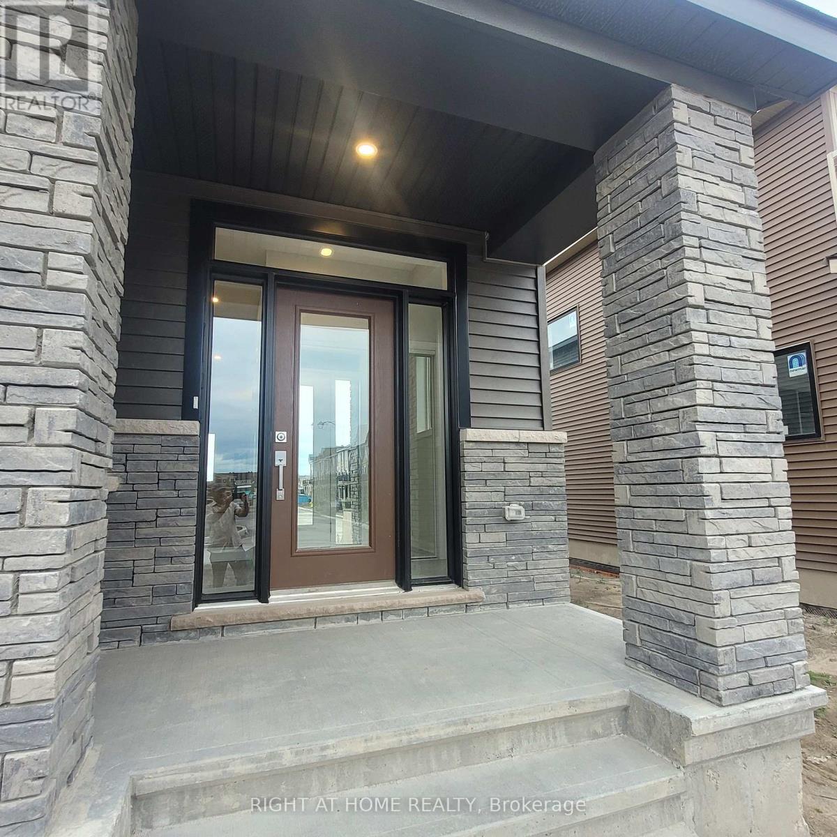 239 Elsie Macgill Walk, Ottawa, Ontario  K2W 0L4 - Photo 2 - X12994270