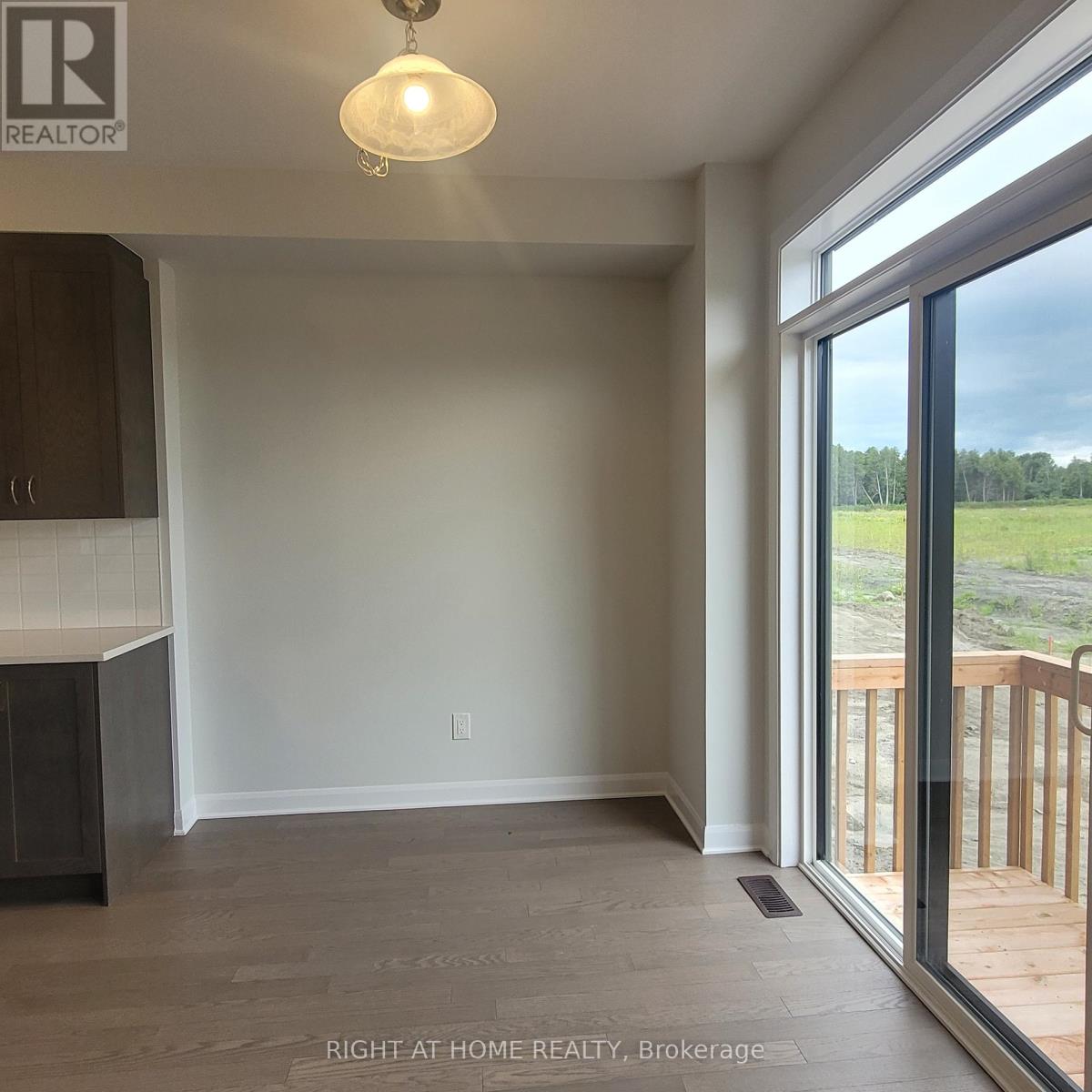 239 Elsie Macgill Walk, Ottawa, Ontario  K2W 0L4 - Photo 8 - X12994270