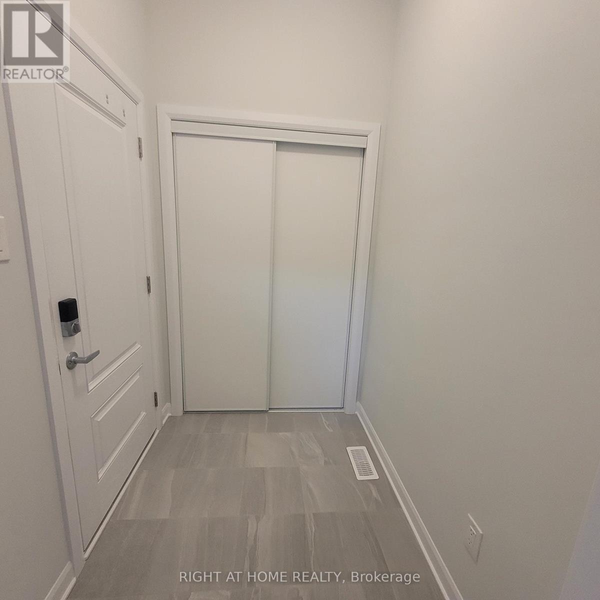 239 Elsie Macgill Walk, Ottawa, Ontario  K2W 0L4 - Photo 9 - X12994270