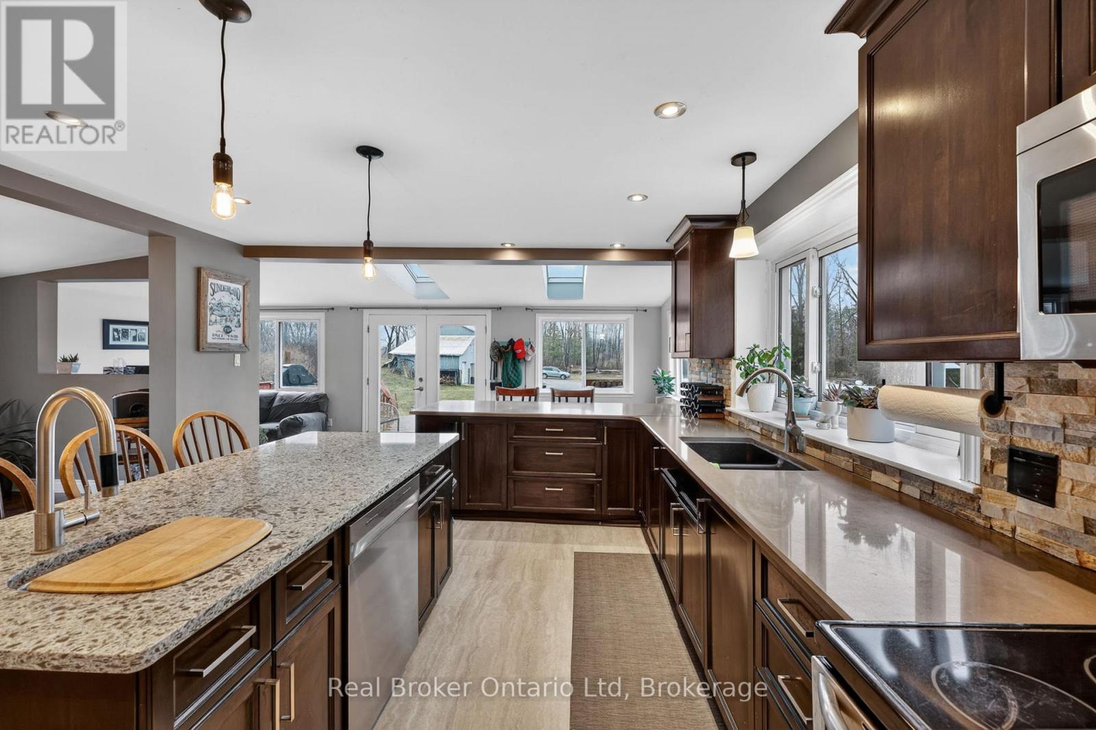 1720 Cameron Street W, Brock, Ontario  L0E 1E0 - Photo 14 - N12994342