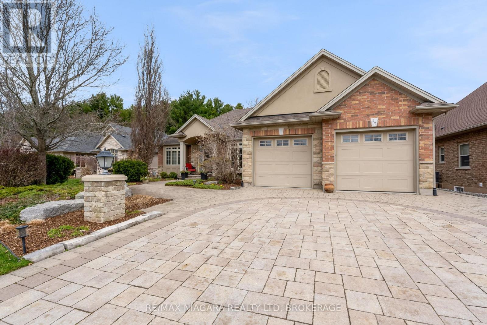 27 Martha Court, Pelham, Ontario L0S 1C0 - Photo 2 - X12994274