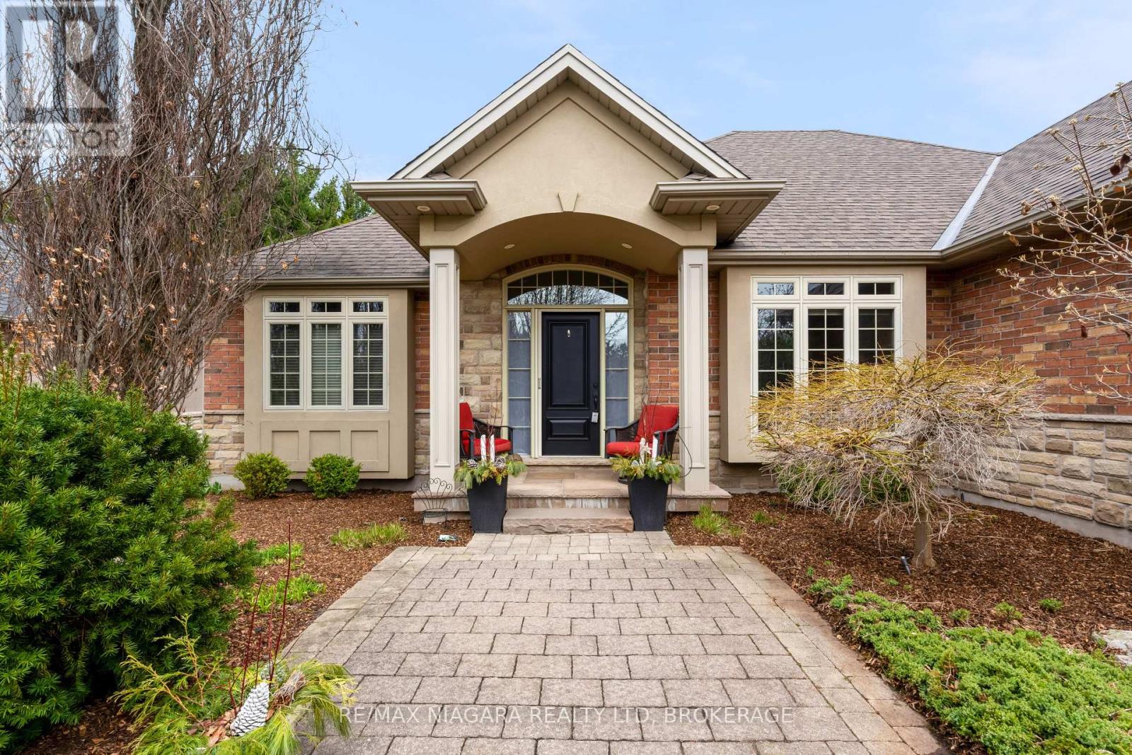 27 Martha Court, Pelham, Ontario L0S 1C0 - Photo 3 - X12994274