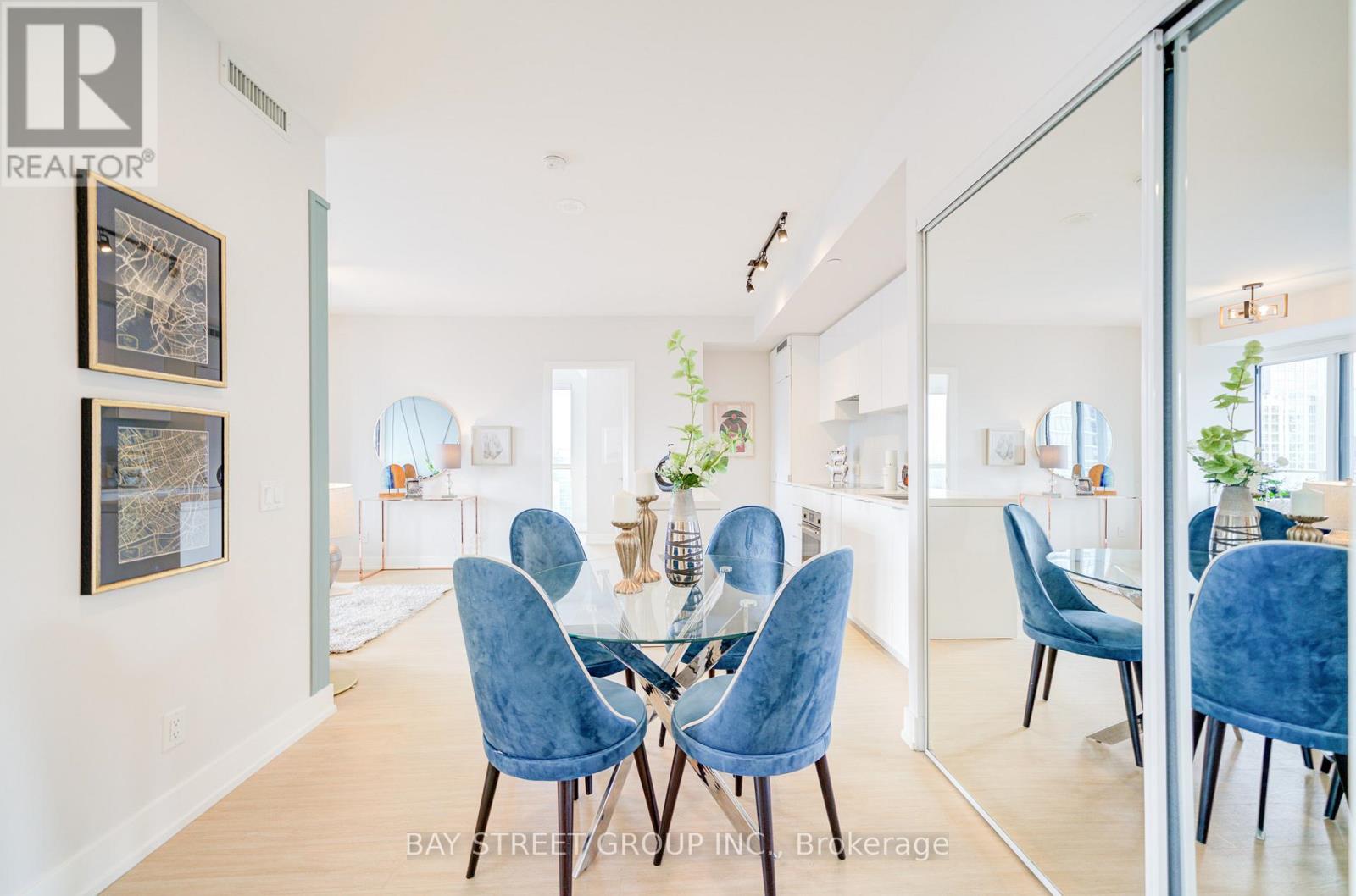3211 - 7 Grenville Street, Toronto, Ontario  M4Y 0E9 - Photo 9 - C12994238