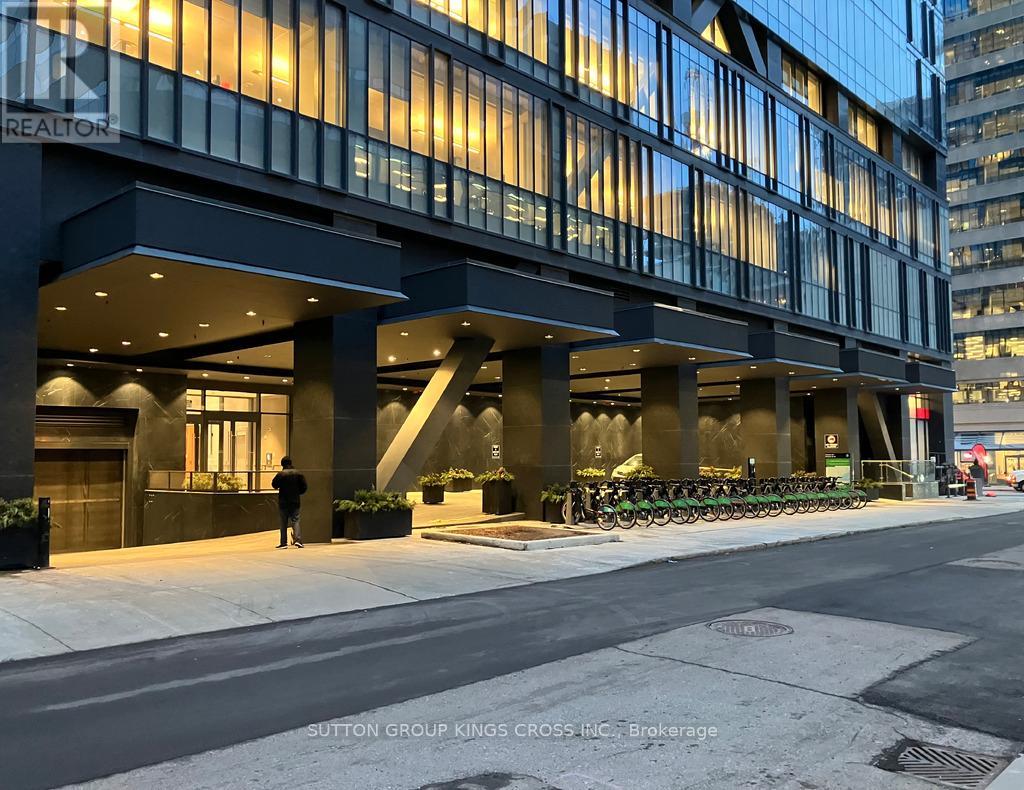 3901 - 488 UNIVERSITY AVENUE, Toronto, Ontario