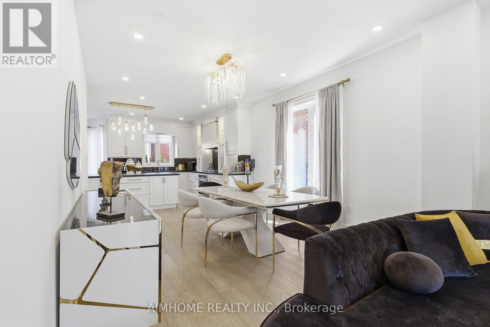 47 O'hara Crescent, Richmond Hill, Ontario  L4E 4L3 - Photo 3 - N12994248