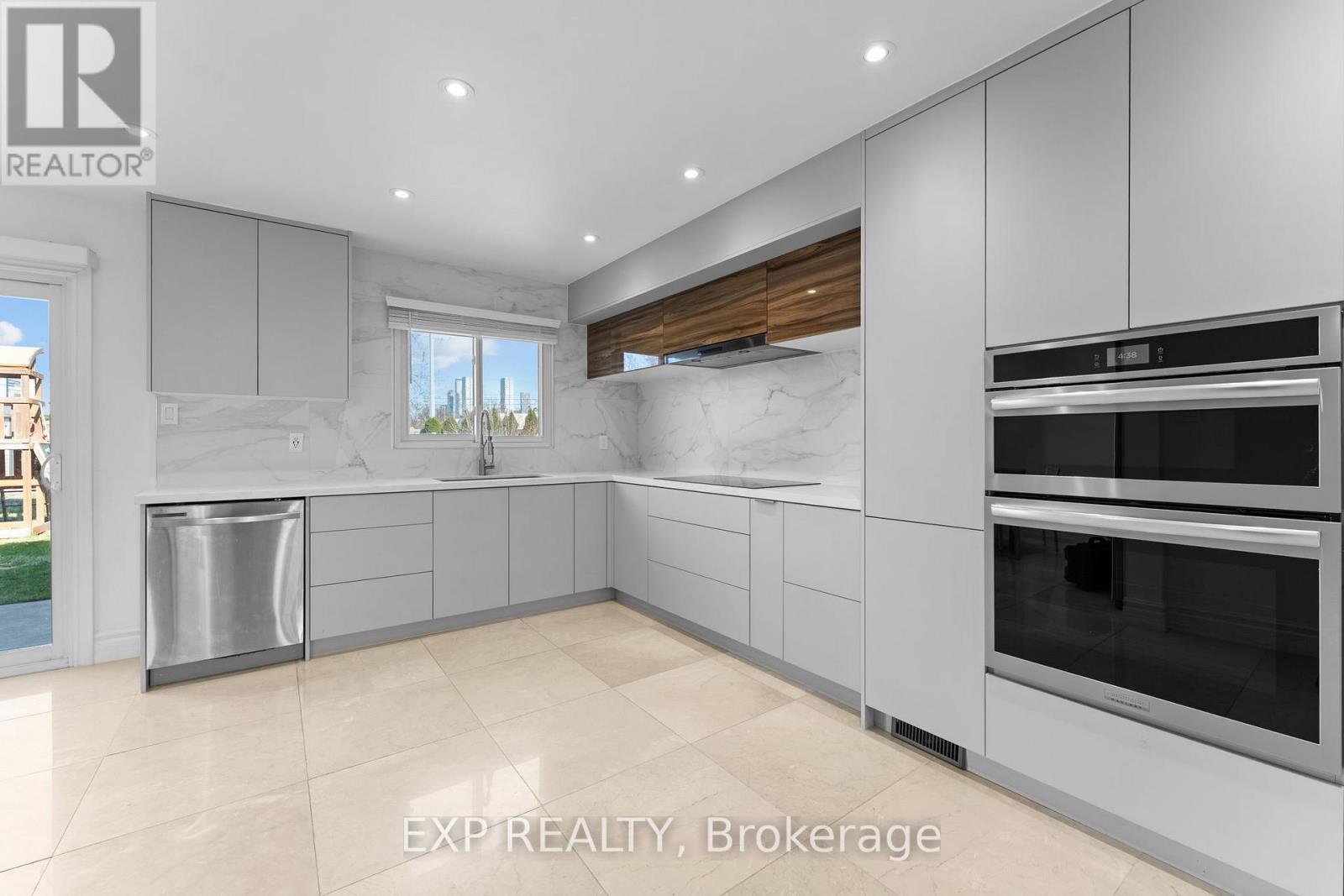 27 Via Nova Drive, Vaughan, Ontario L4L 7P9 - Photo 9 - N12994250