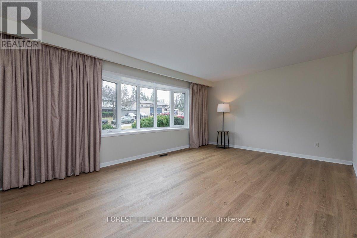 10 Peacock Lane, Barrie (Allandale Heights), Ontario  L4N 3R5 - Photo 4 - S12994276