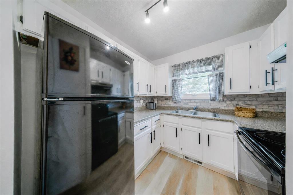 7 Amelia Crescent, Winnipeg, Manitoba  R2K 3X8 - Photo 3 - 202606711