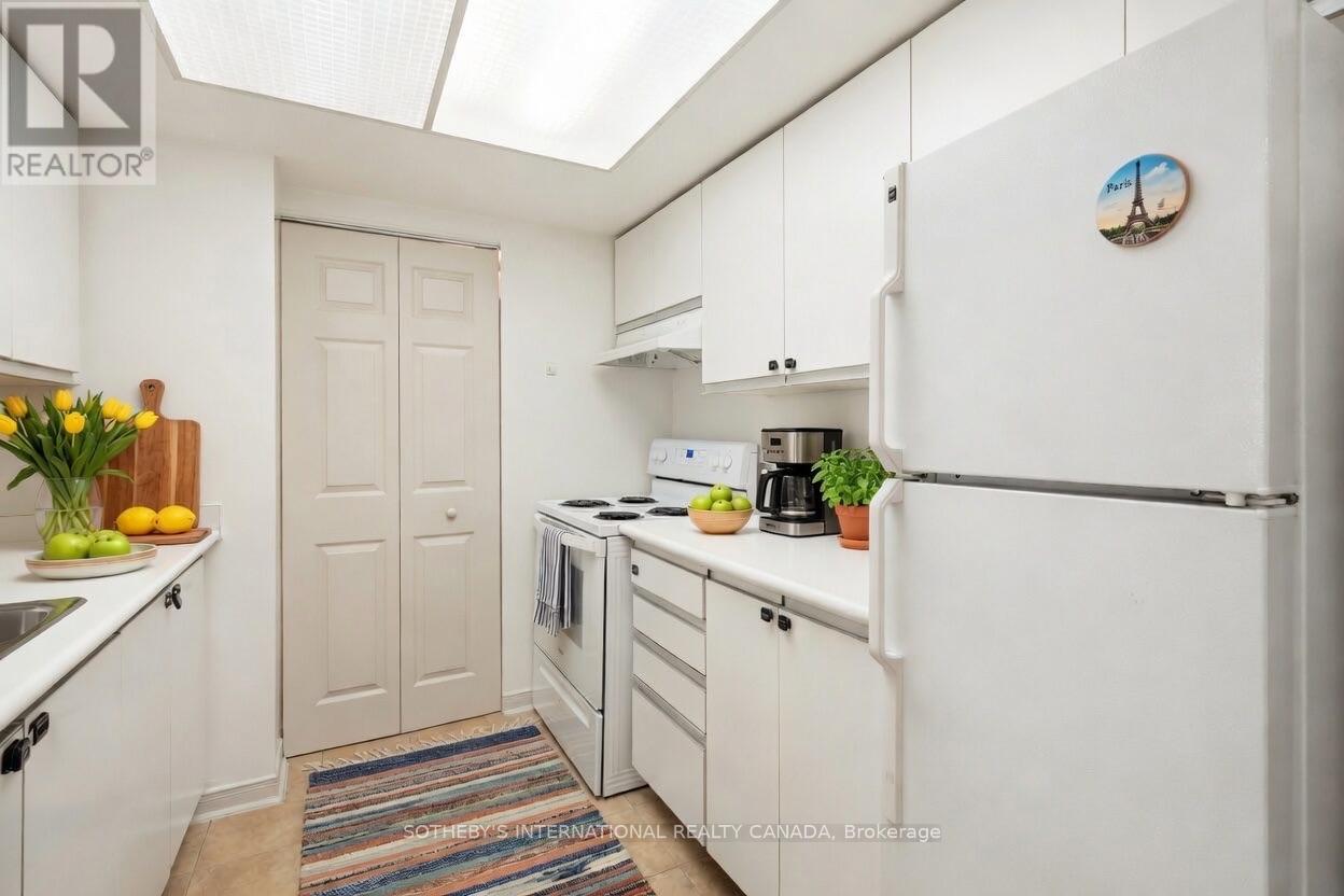 1709 - 75 King Street E, Mississauga, Ontario  L5A 4G5 - Photo 4 - W12994236