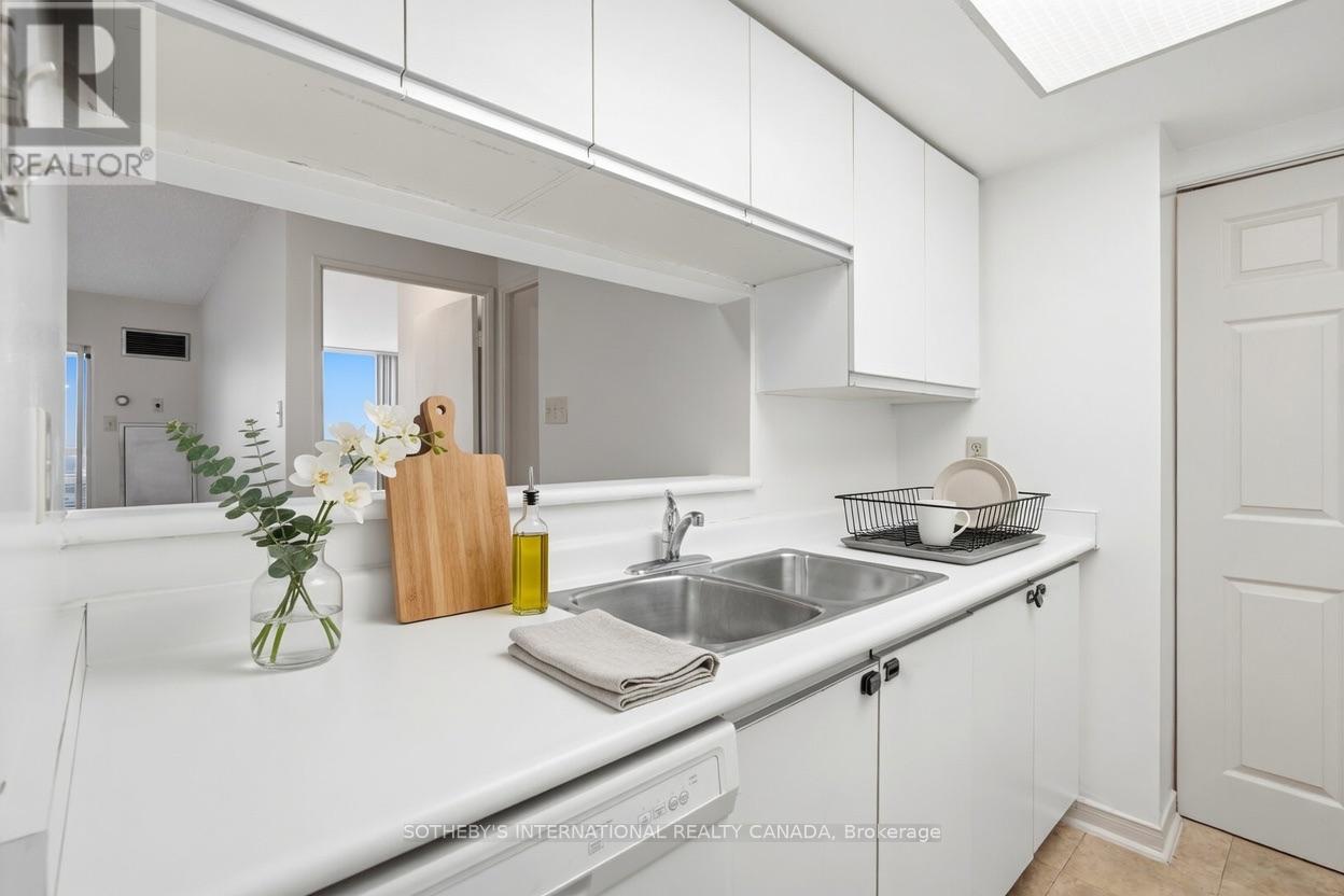 1709 - 75 King Street E, Mississauga, Ontario  L5A 4G5 - Photo 6 - W12994236