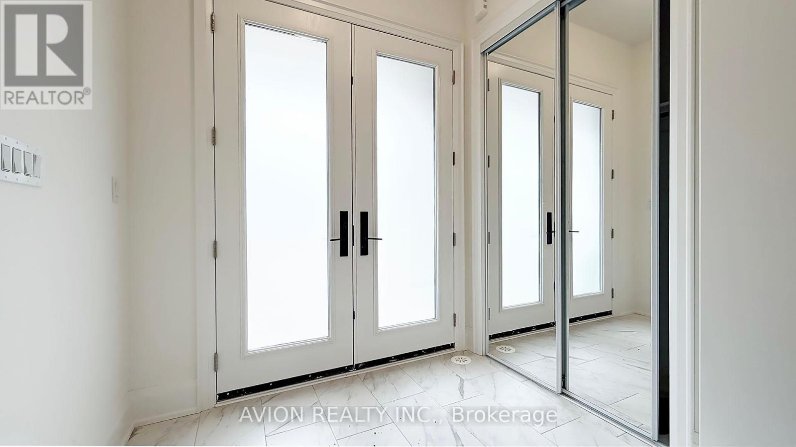 3327 Azam Way, Oakville, Ontario  L6M 5S3 - Photo 2 - W12994260