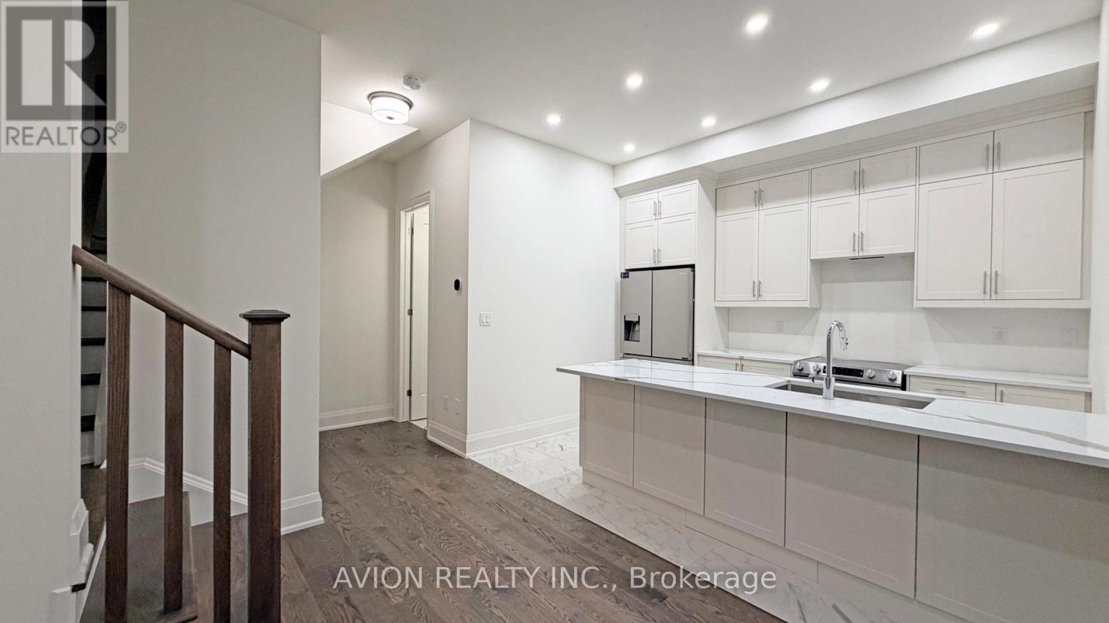 3327 Azam Way, Oakville, Ontario  L6M 5S3 - Photo 8 - W12994260