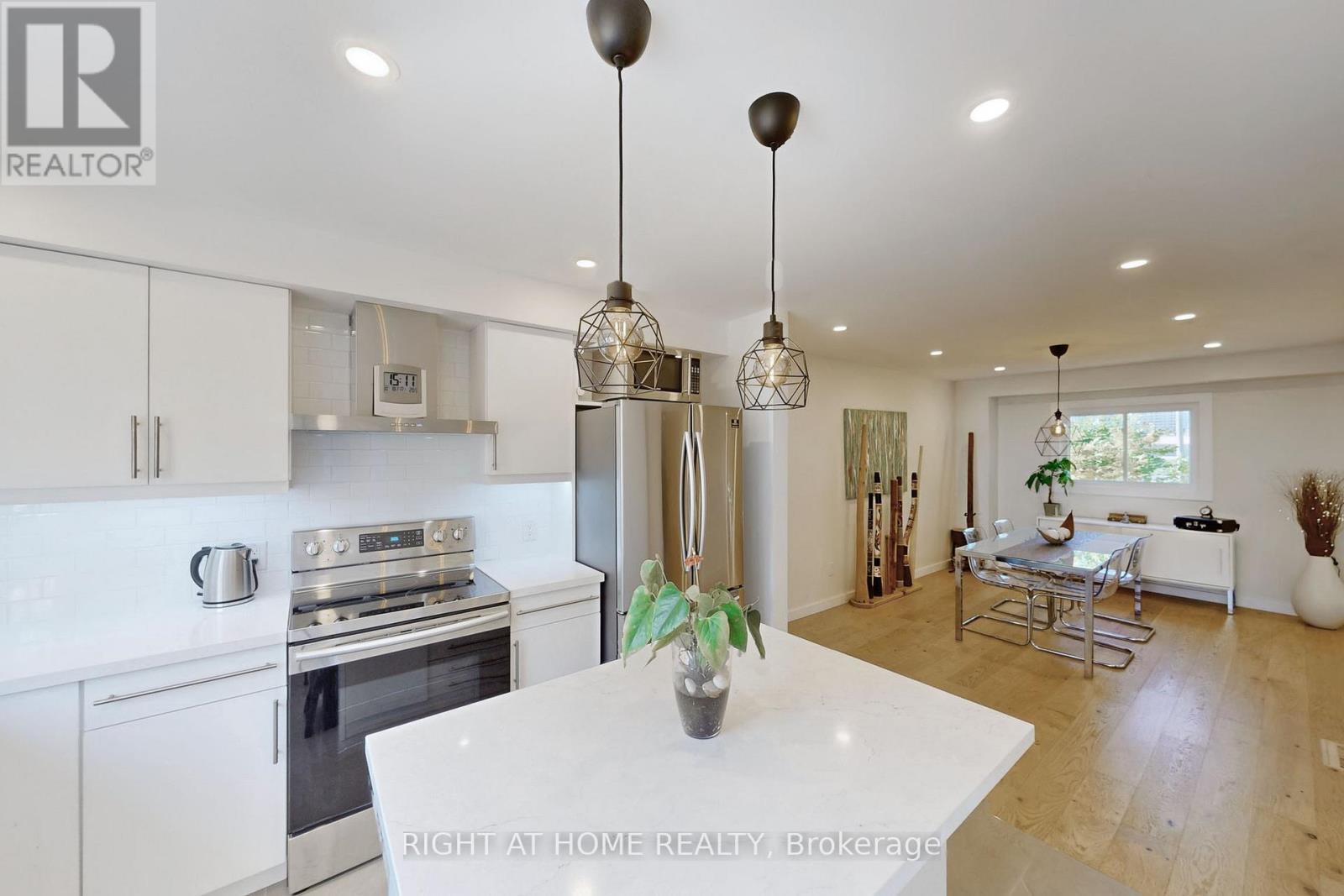 6 - 400 Bloor Street, Mississauga, Ontario  L5A 3M8 - Photo 9 - W12994282